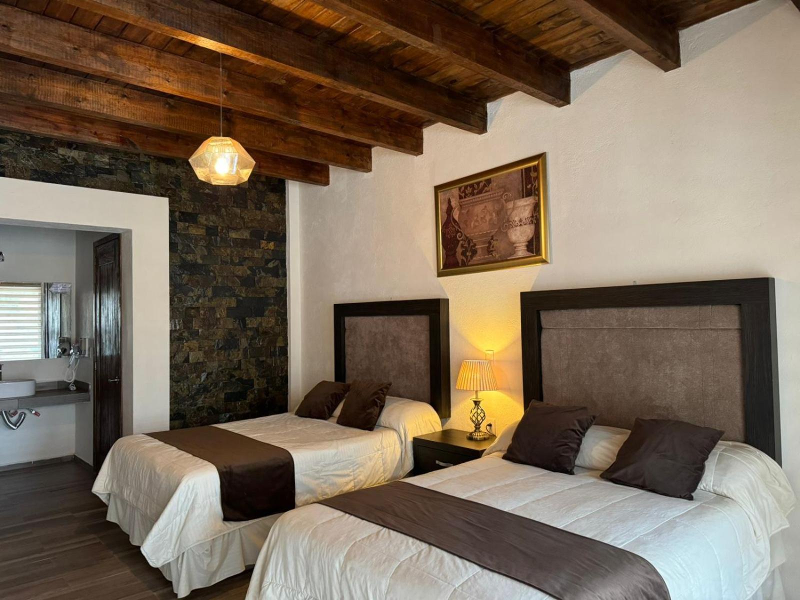 Twin Room with Private Bathroom photo 3