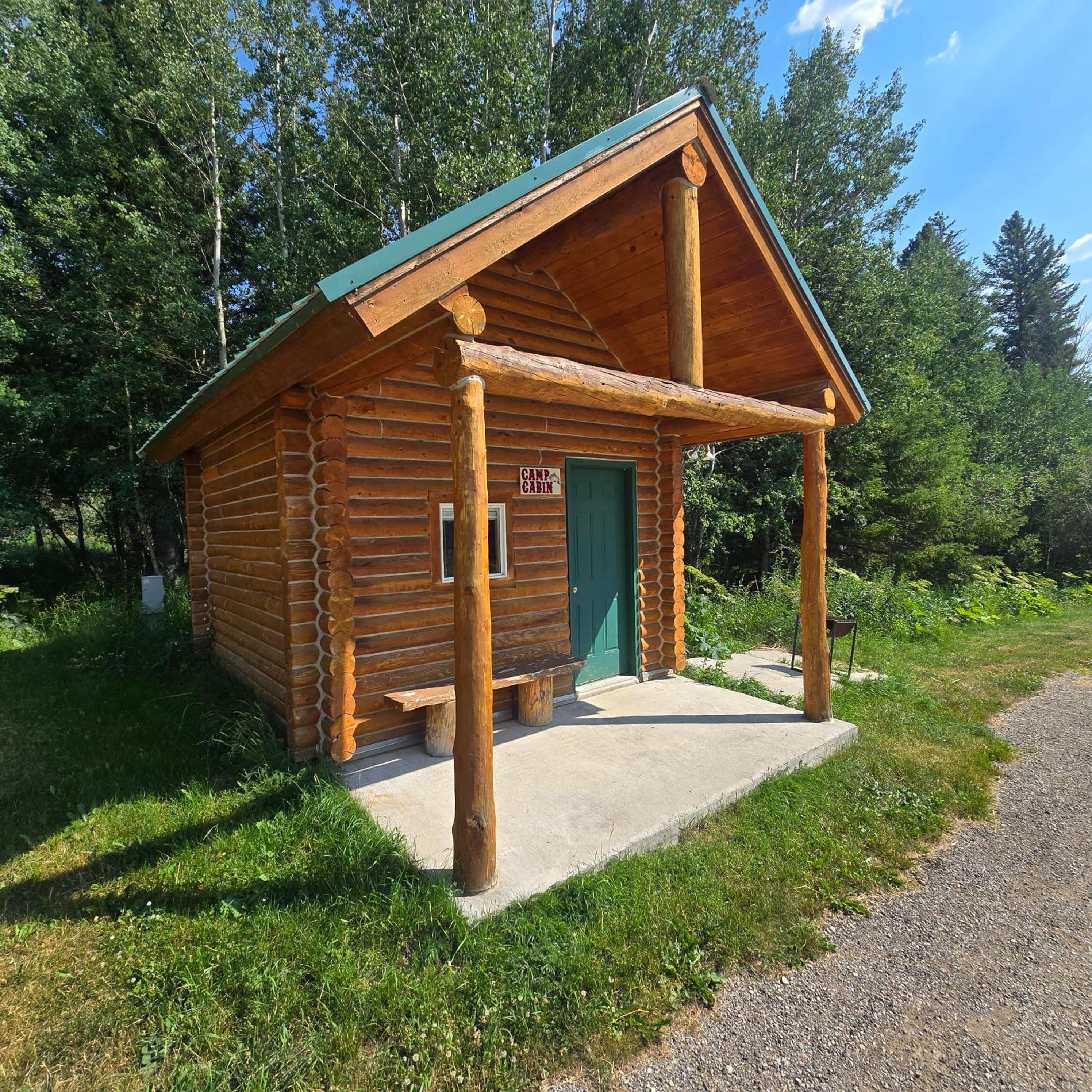 No Bathroom & Bedding - Lake View Cabin (KOA Style)  photo 2