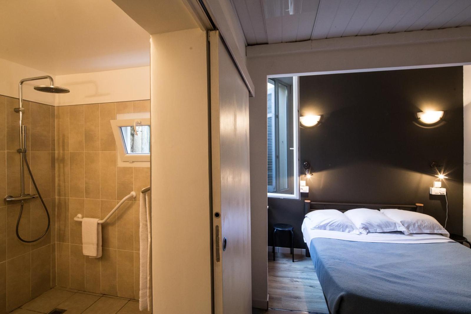 Triple Room with Bathroom photo 2