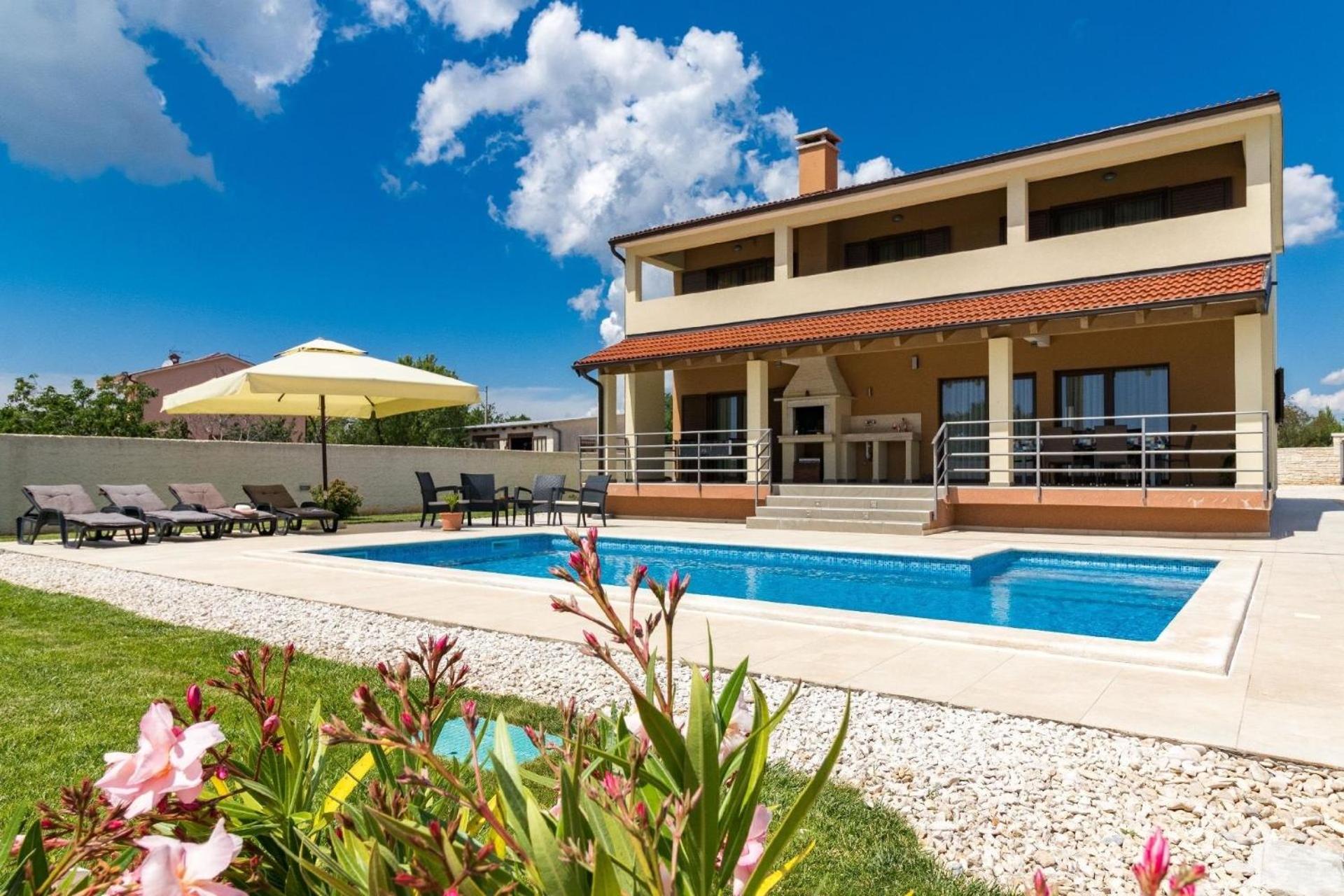 Three-Bedroom Vacation Home  photo 3