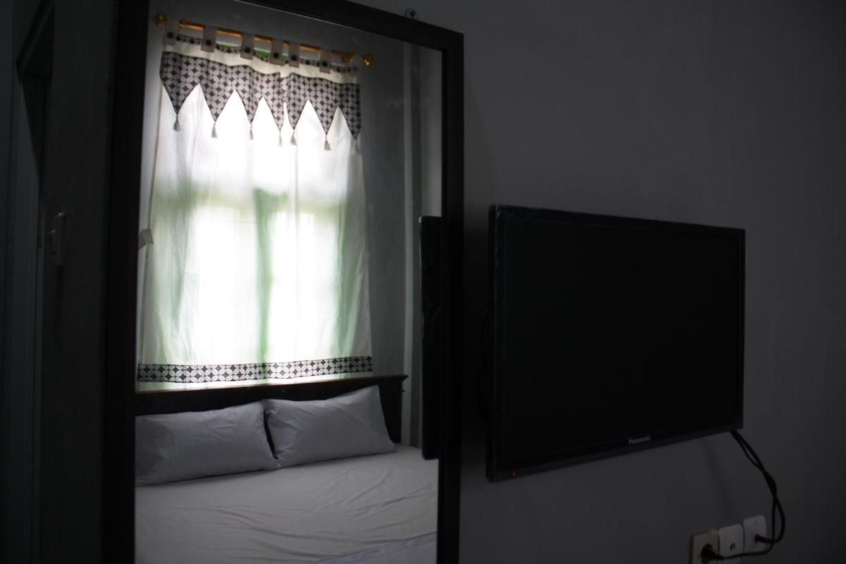 Family Room - Photo 2