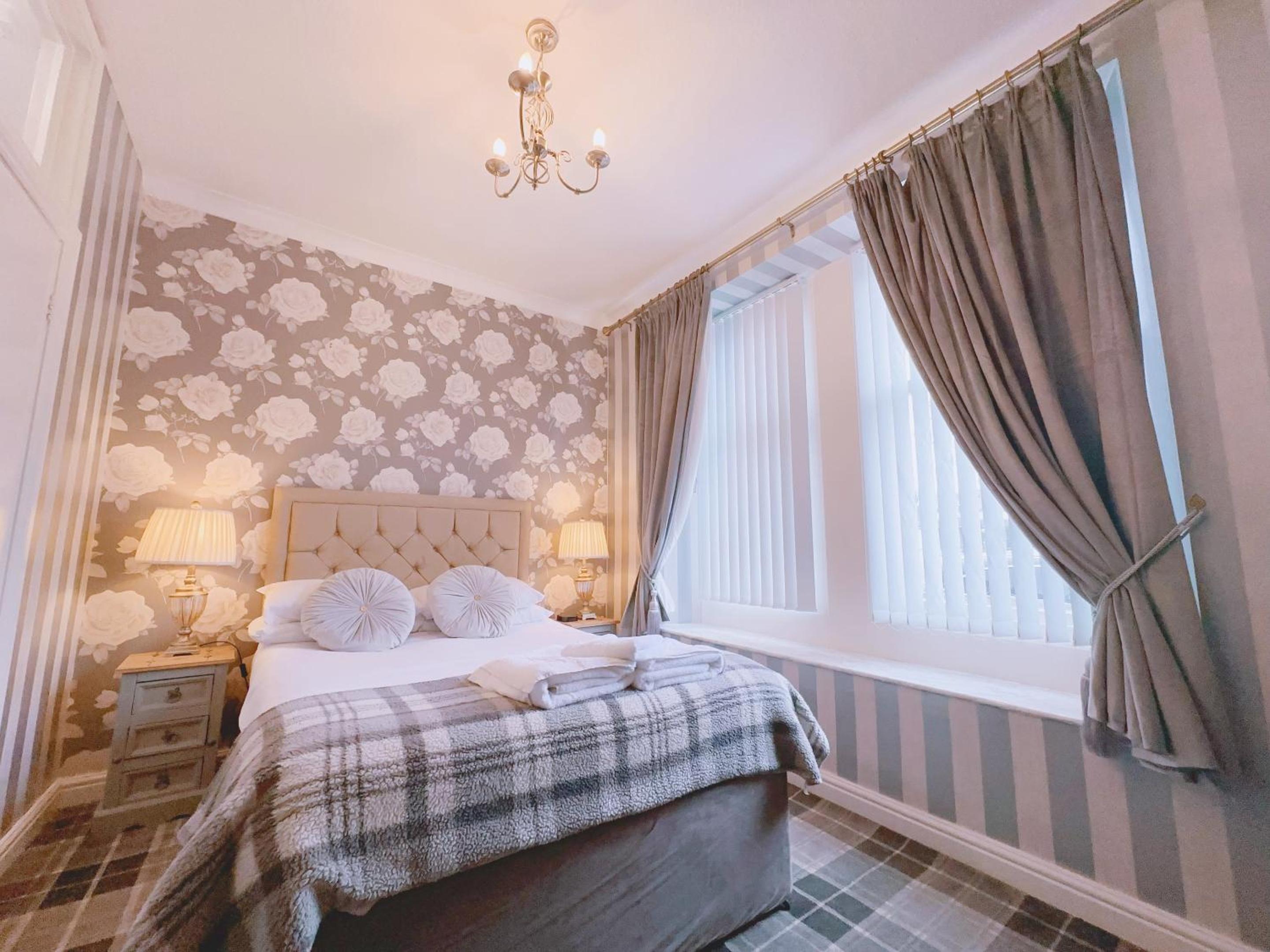 Double Room with Private Bathroom - Photo 1