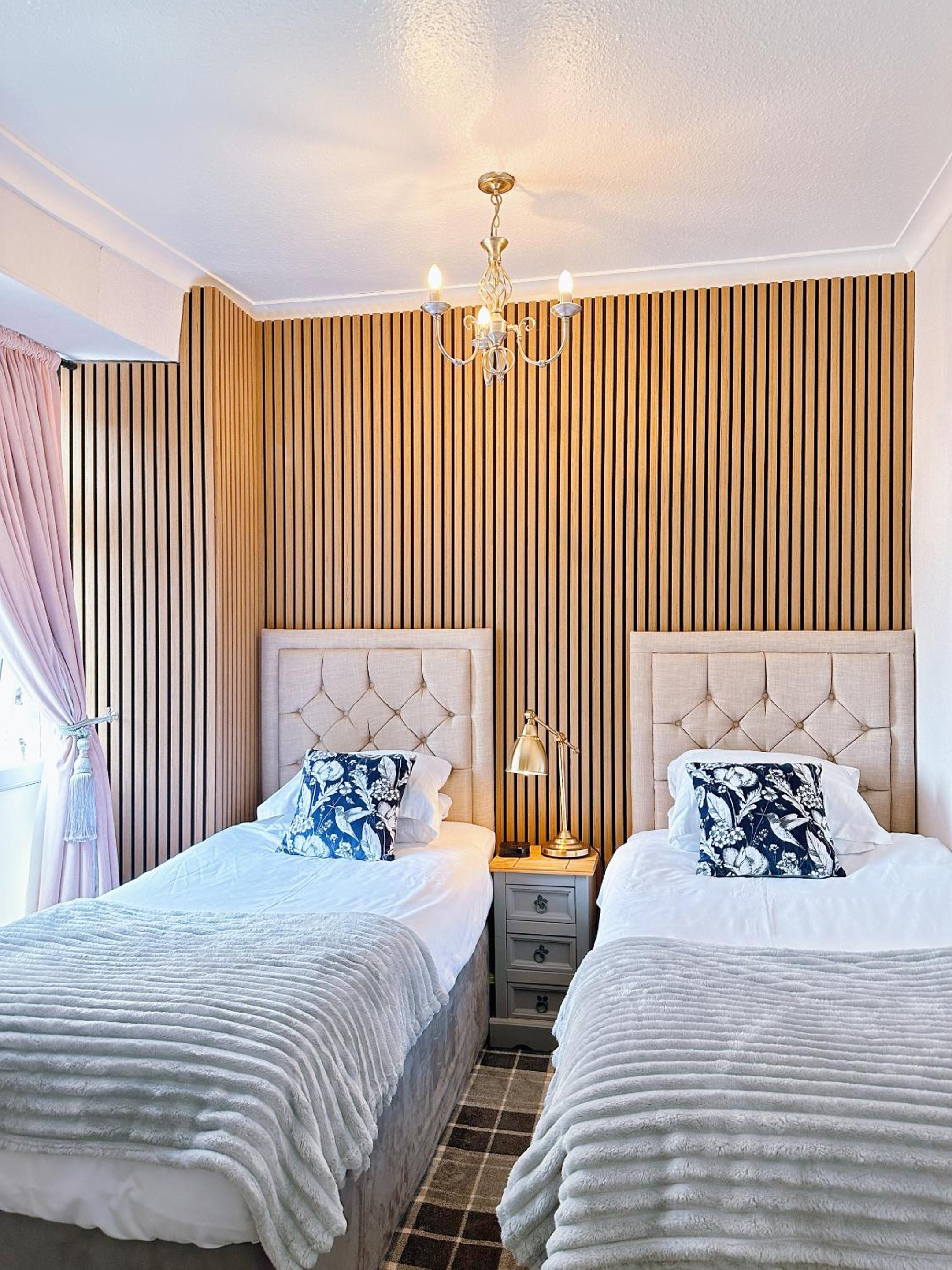 Twin Room with Private Bathroom - Photo 1