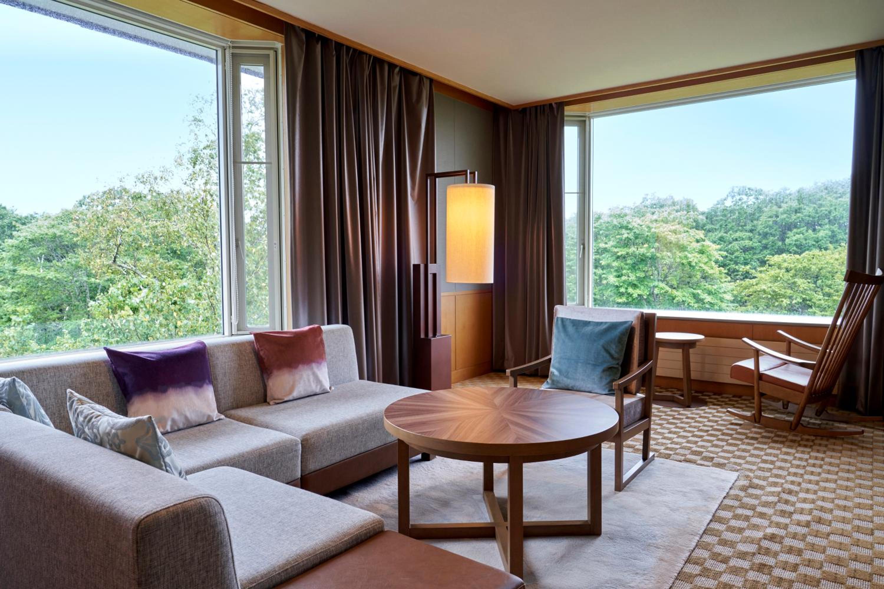 Suite - Photo 1