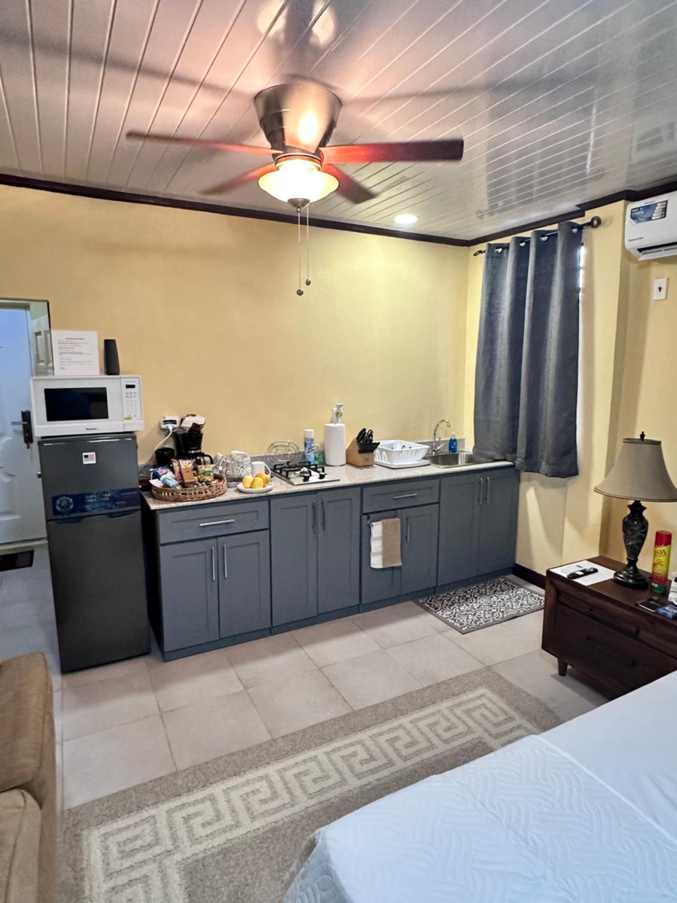 Studio Apartment With Queen Bed photo 1
