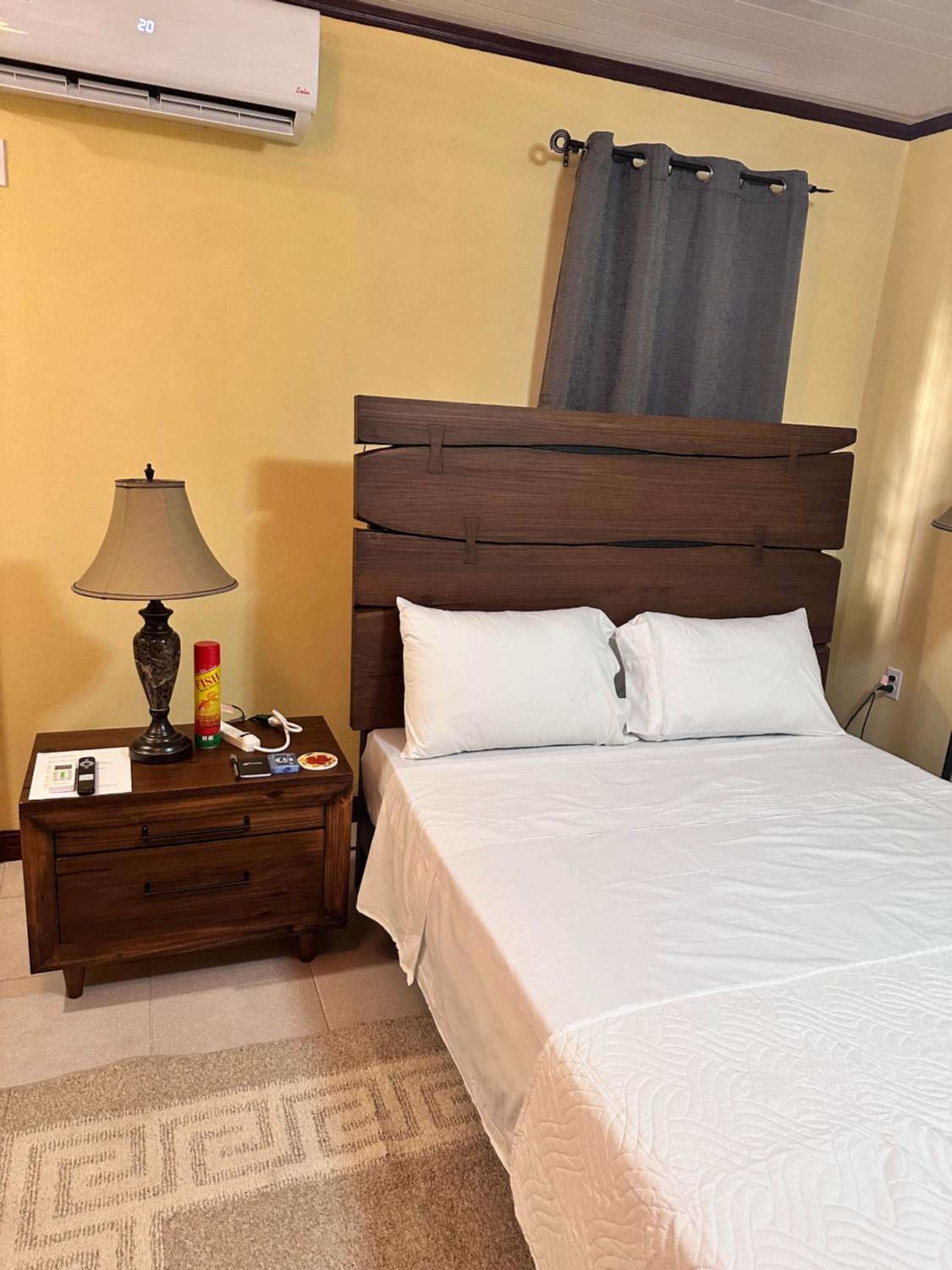 Studio Apartment With Queen Bed photo 2