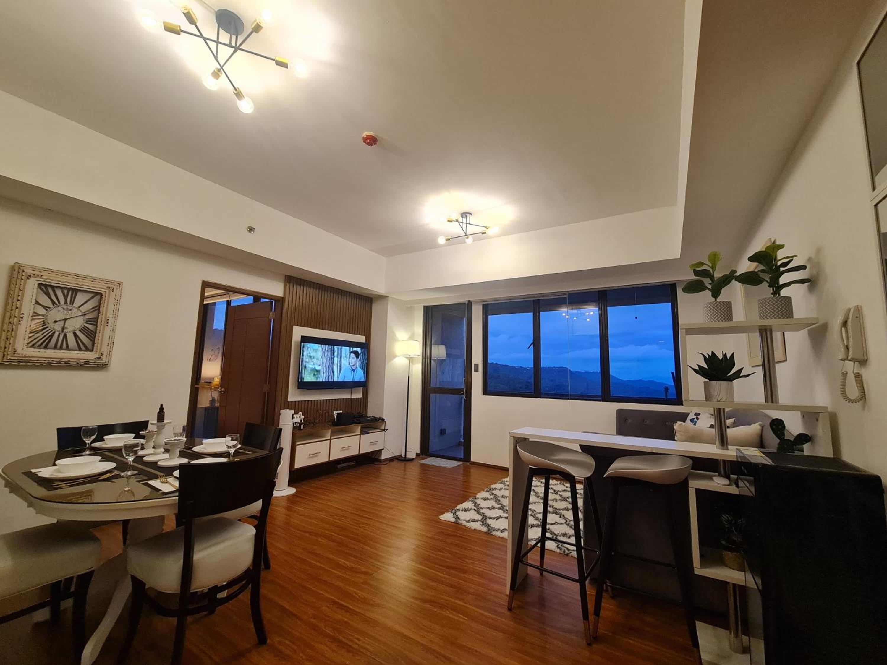 Family Room With Lake View photo 3