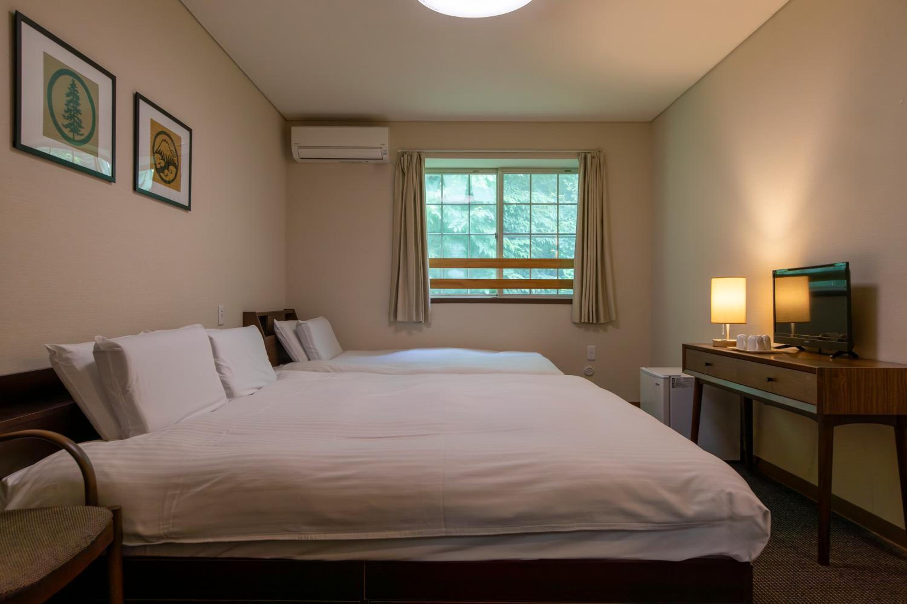 Double Room + 1 Single Bed - Main Building photo 2