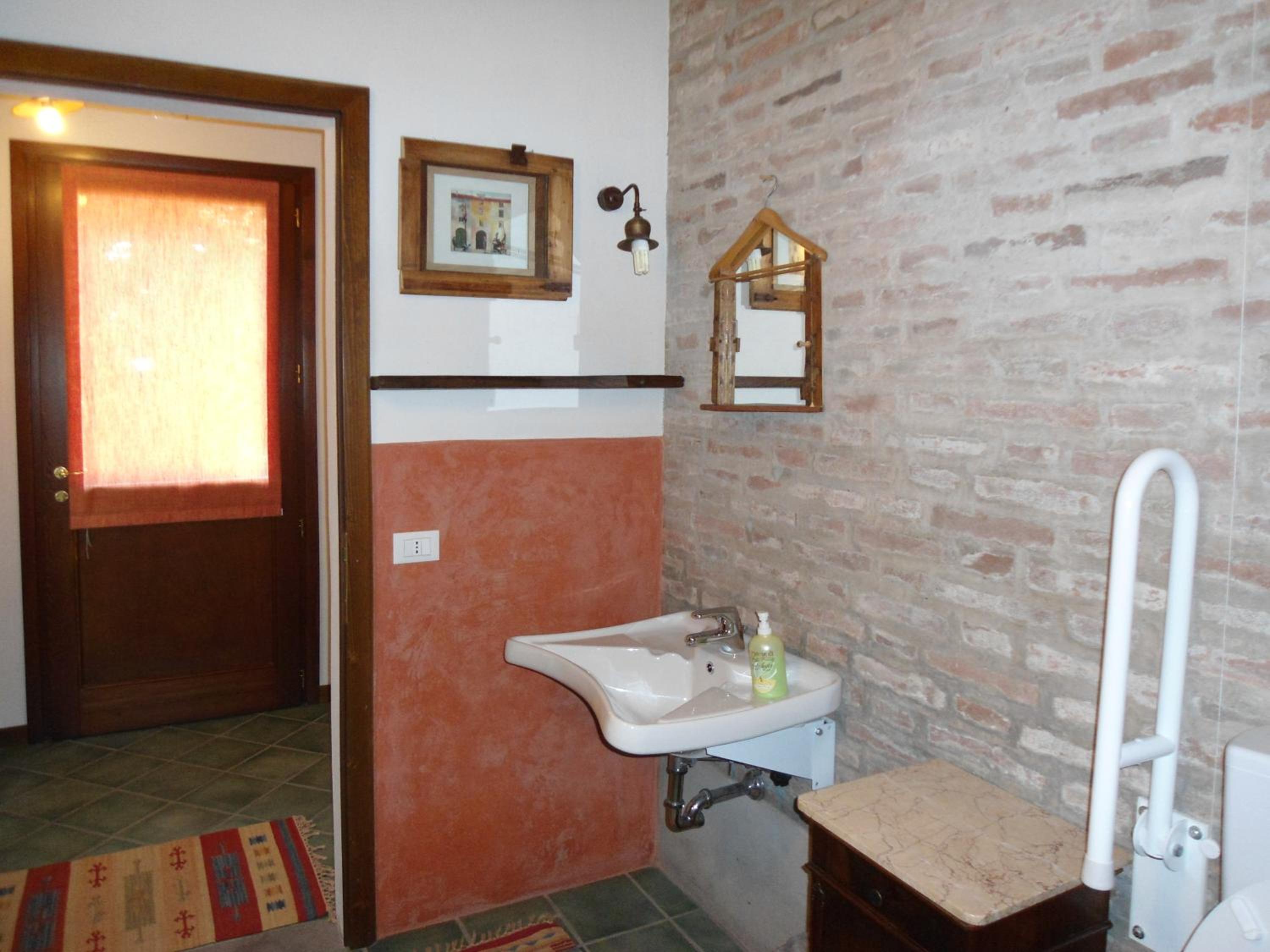 Double Room - Disability Access - Photo 8