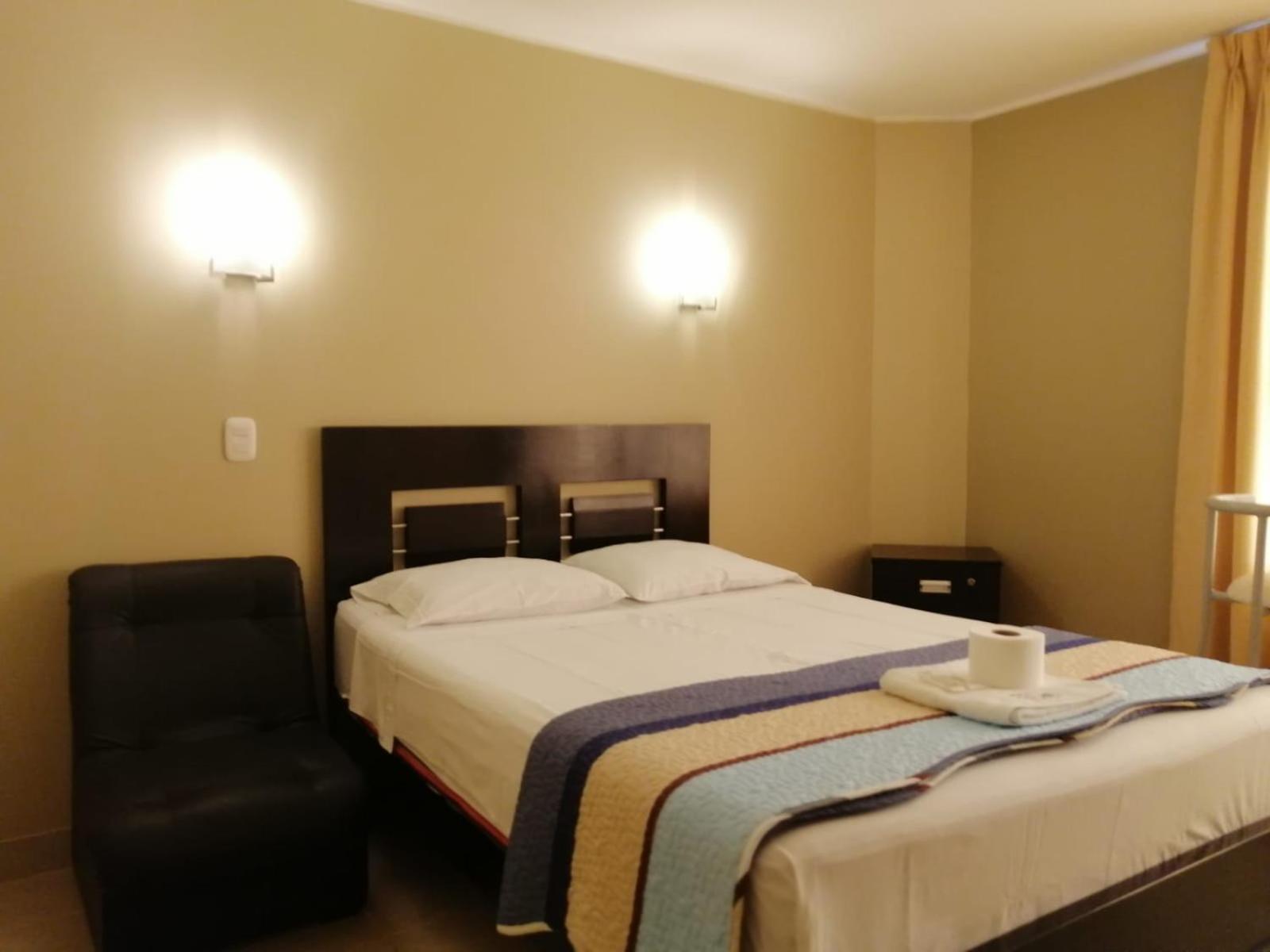 Queen Room photo 2