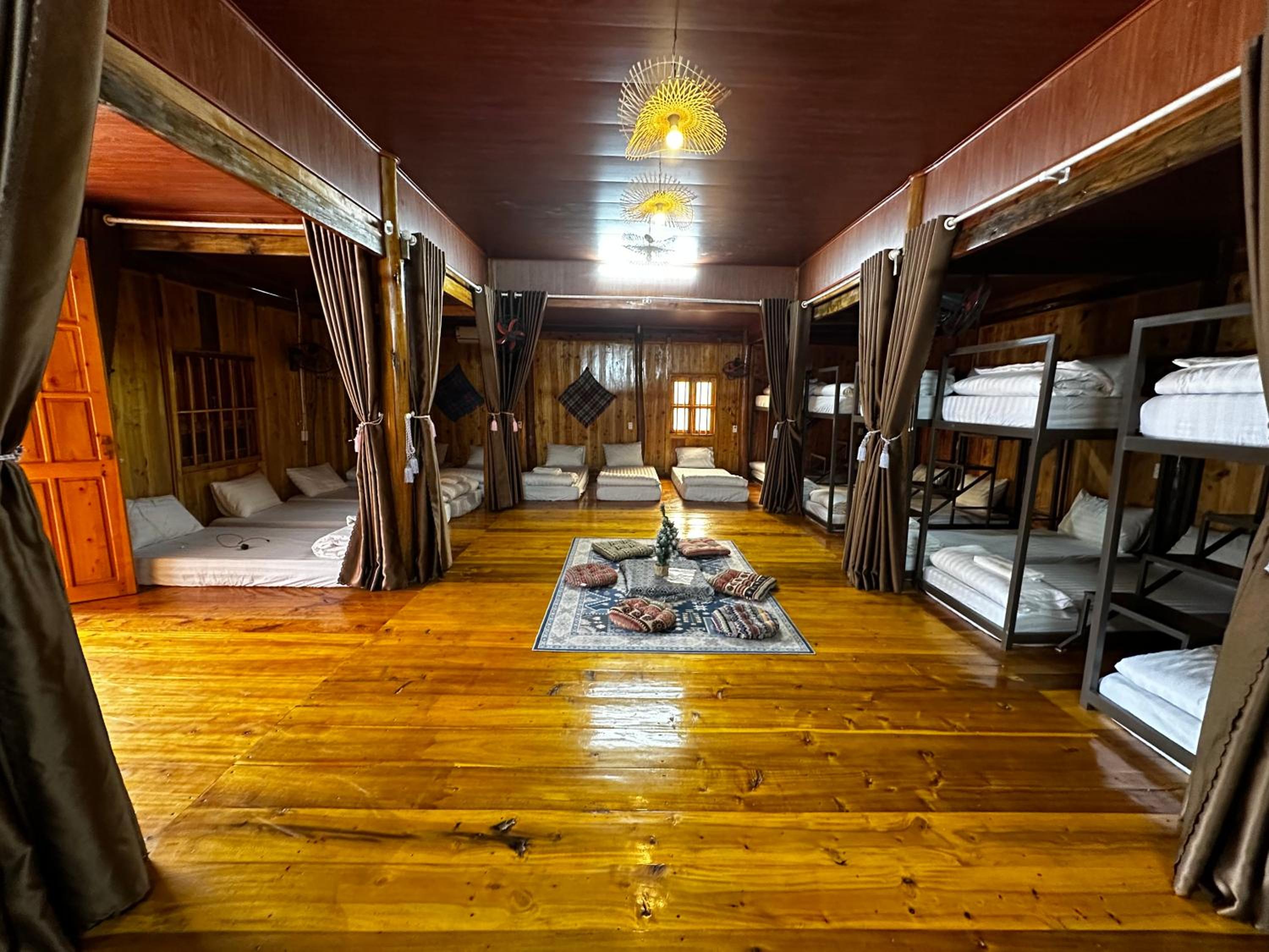 10-Bed Mixed Dormitory Room photo 1