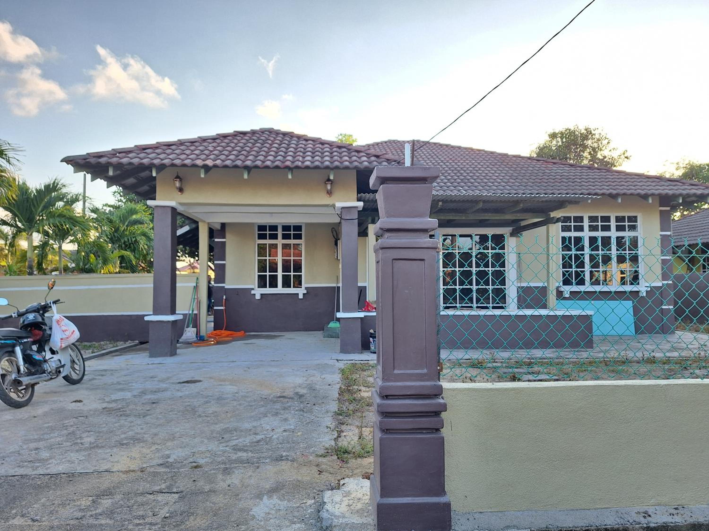 Three-Bedroom House photo 1