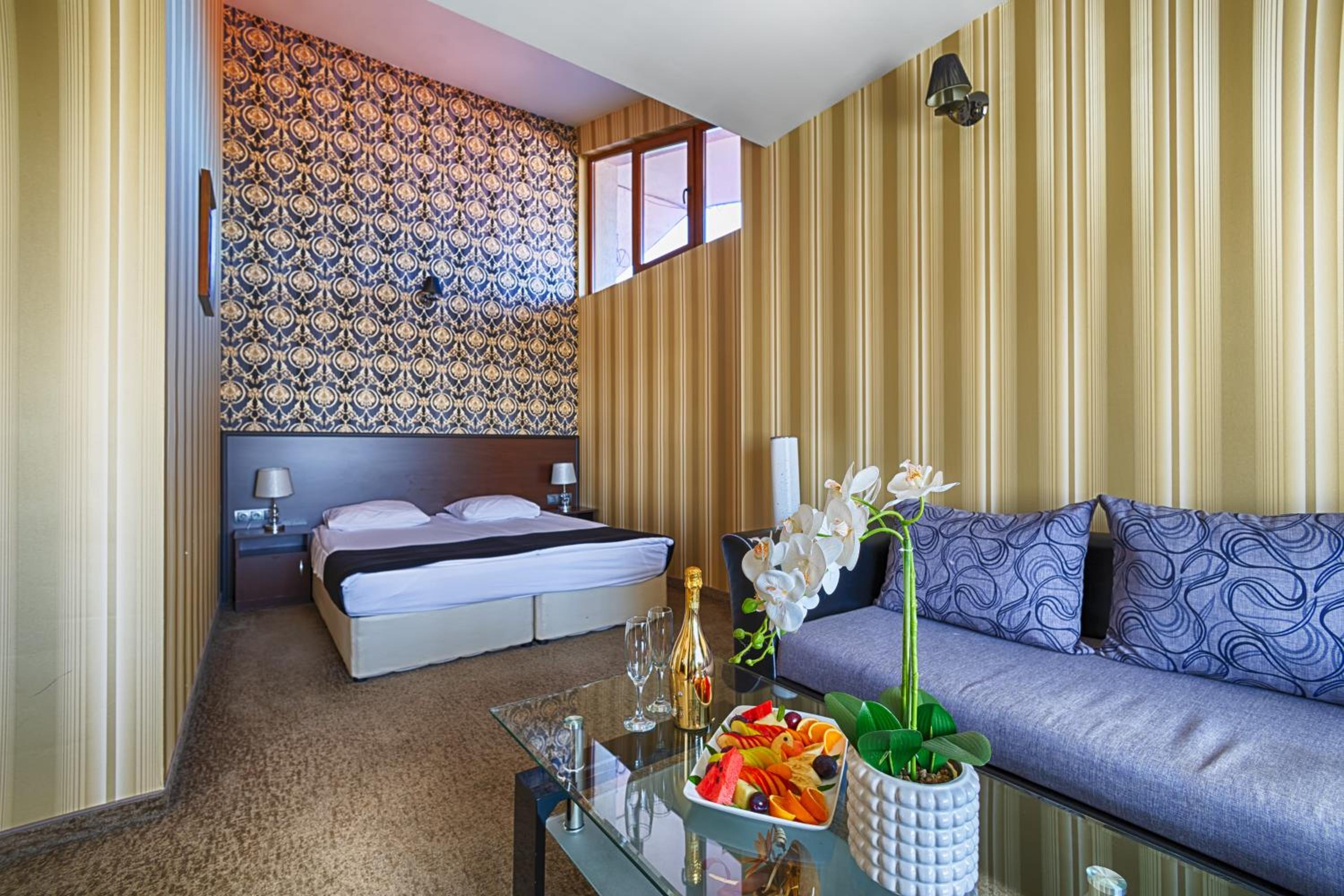 Deluxe Junior Suite with Spa Bath - Photo 1