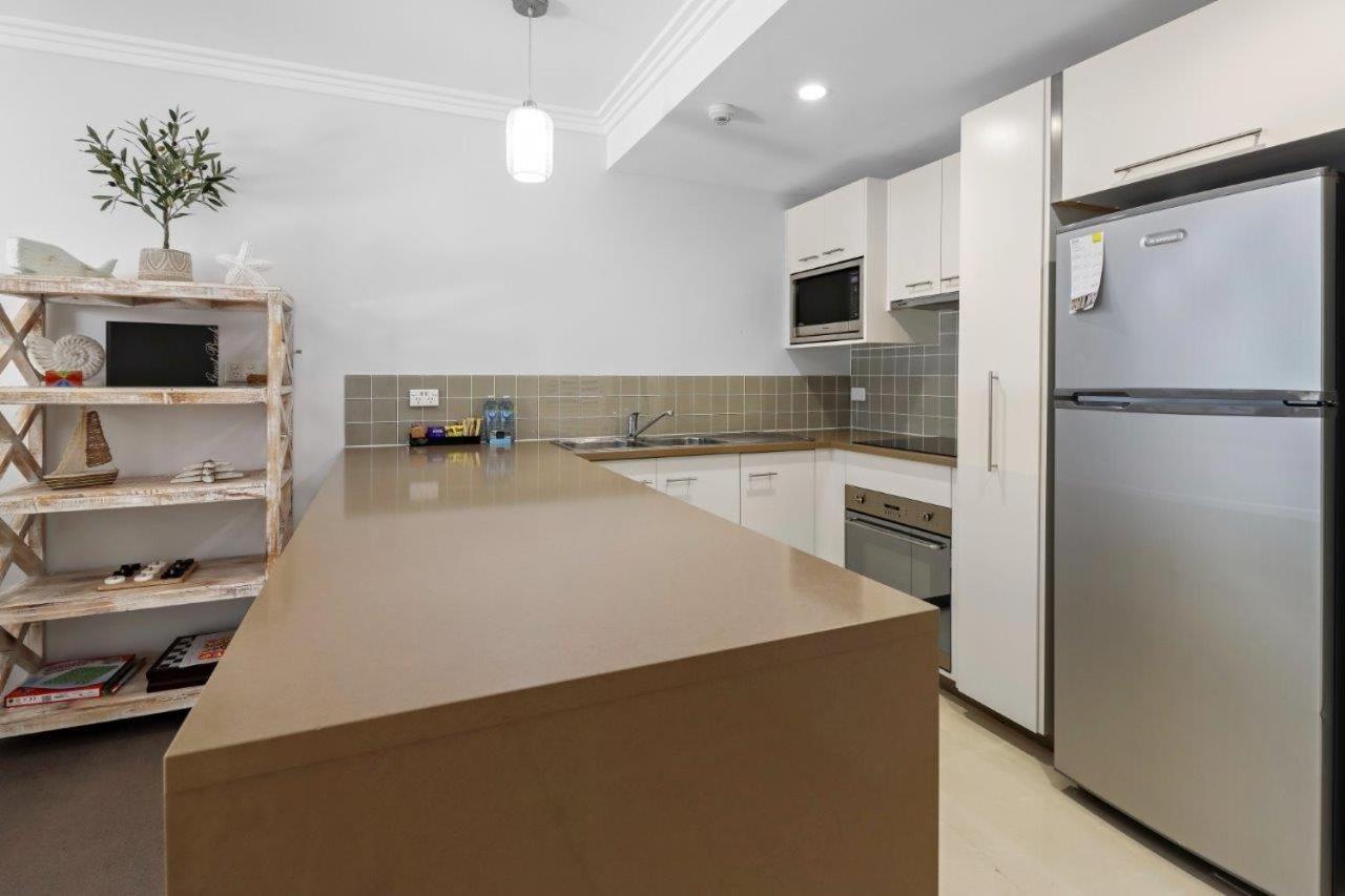 Two-Bedroom Apartment with Pool View – stair access only photo 3