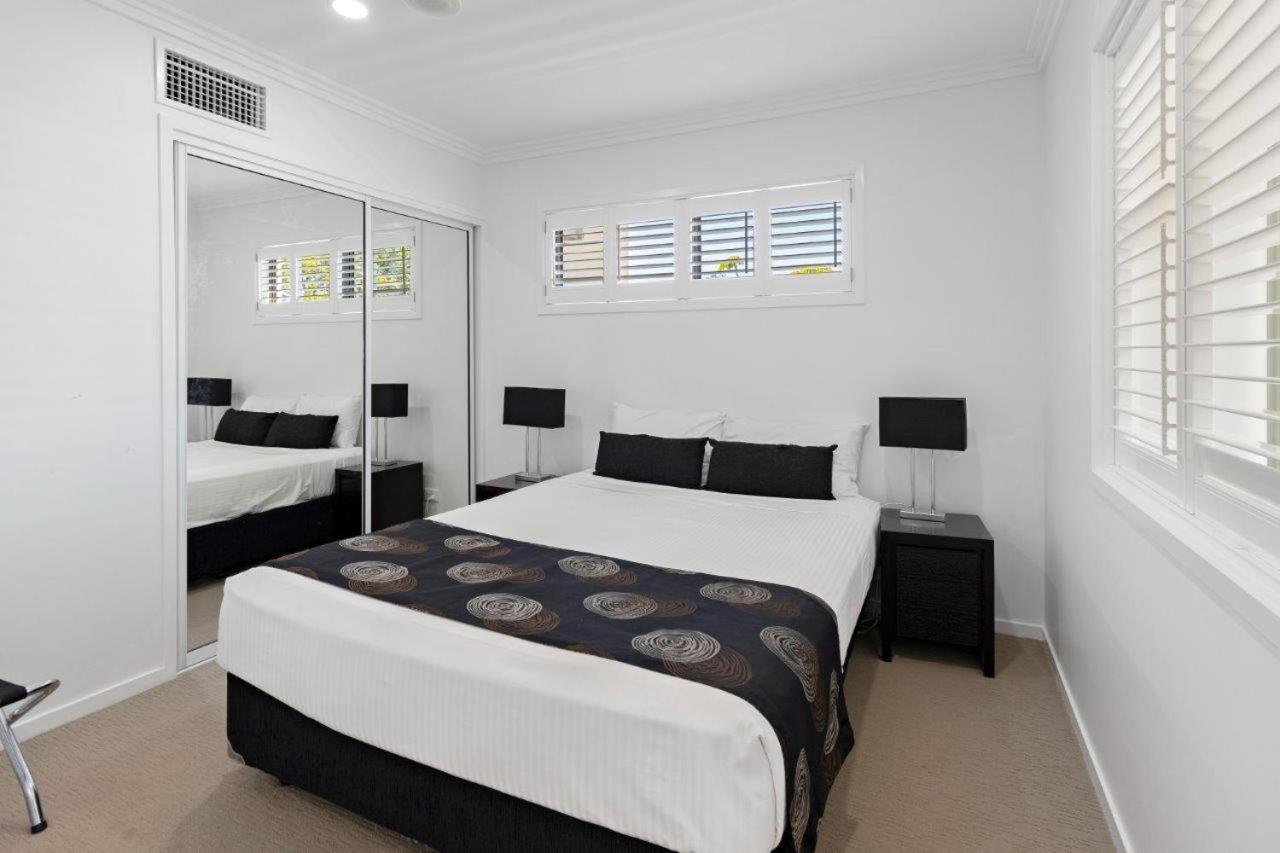 One-Bedroom Apartment with Pool View photo 2