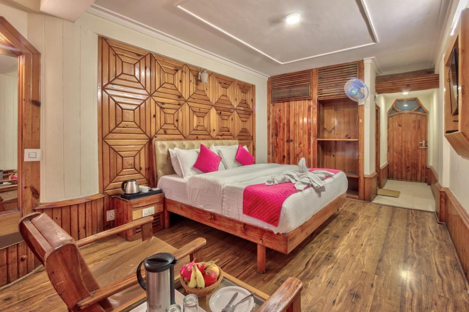 Deluxe Room - Photo 26