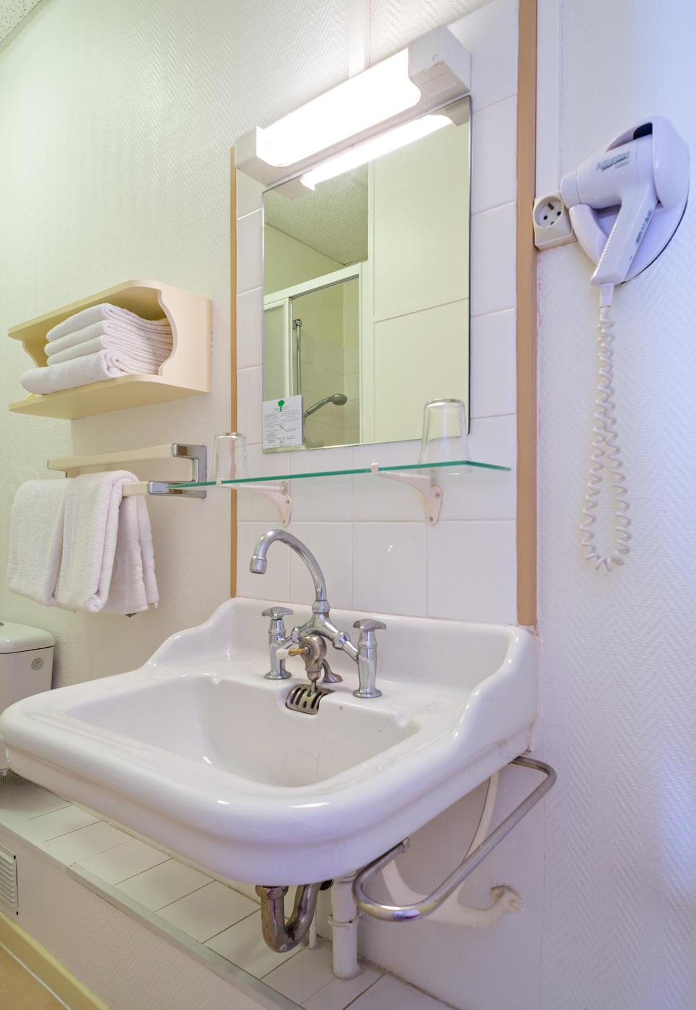 Standard Double Room - Photo 3