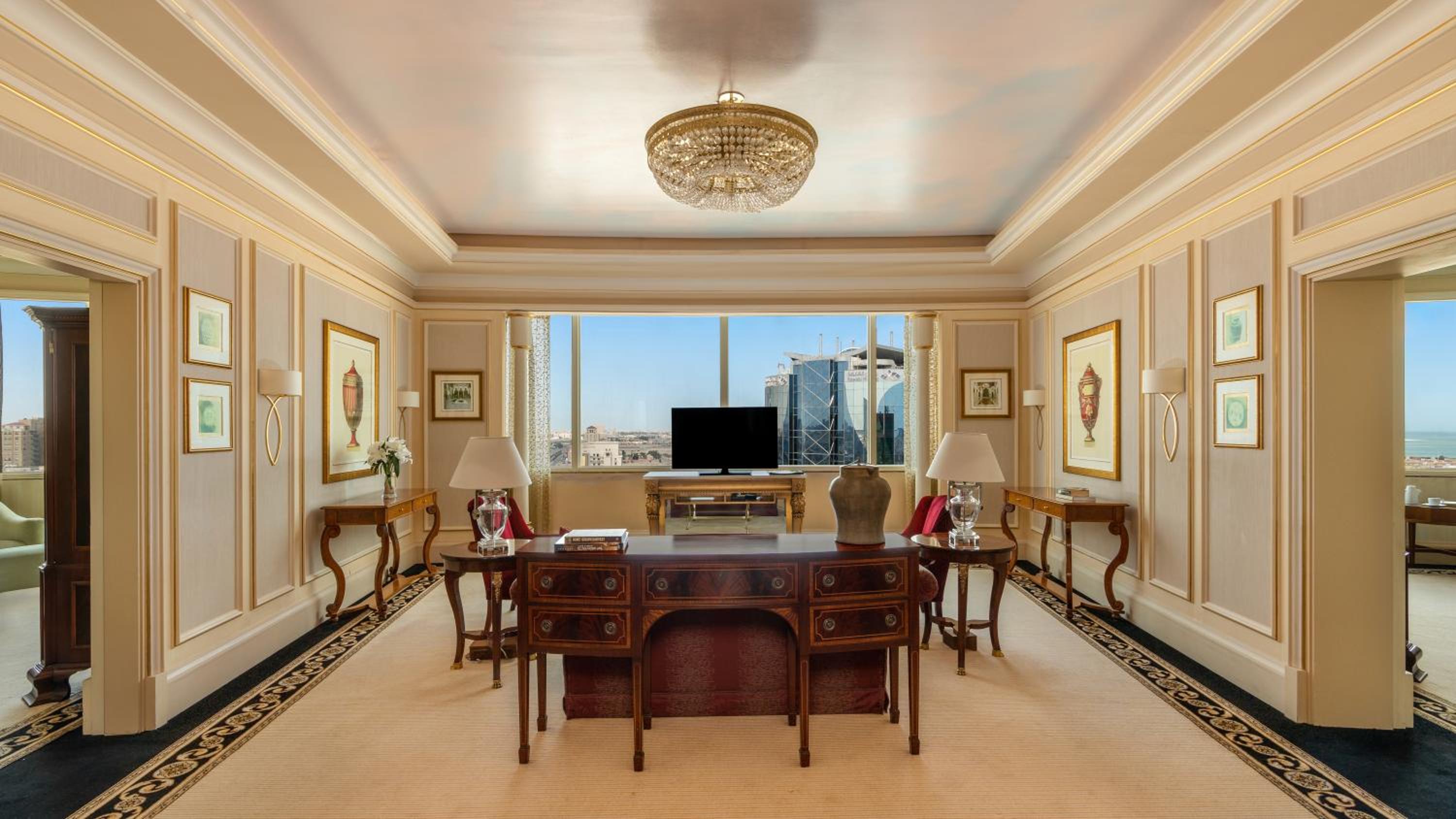 Silver Royal Suite photo 3