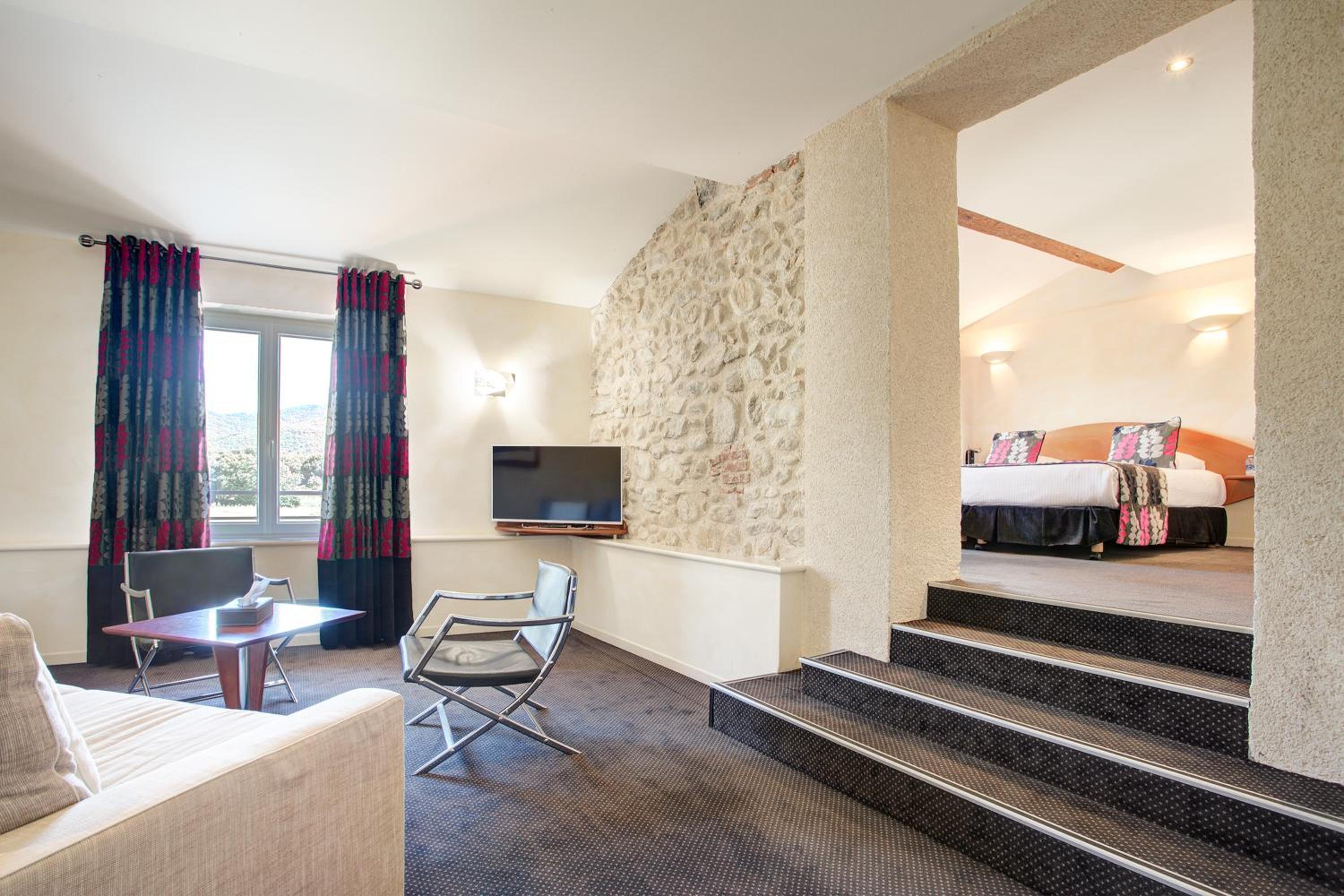 Suite with Mountain View photo 2