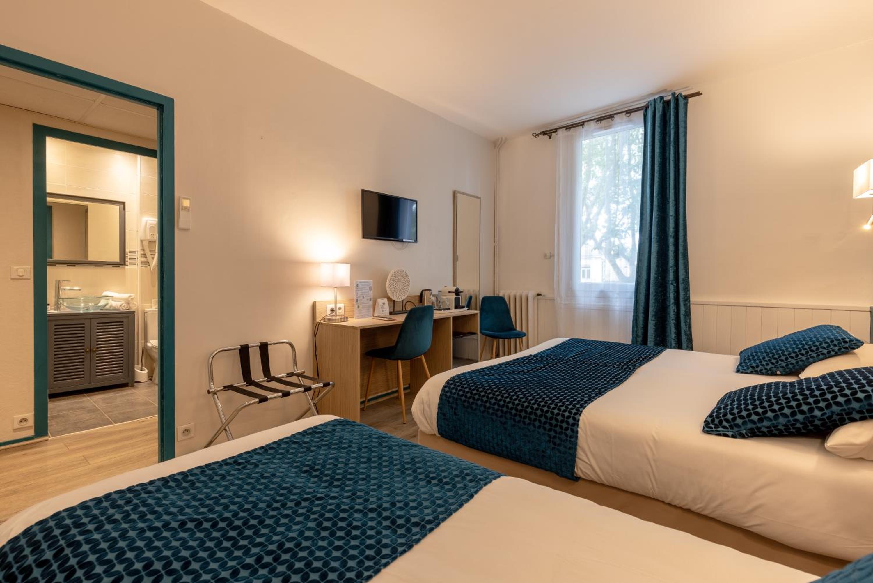 Comfort Triple Room with Air Conditioning - Photo 3