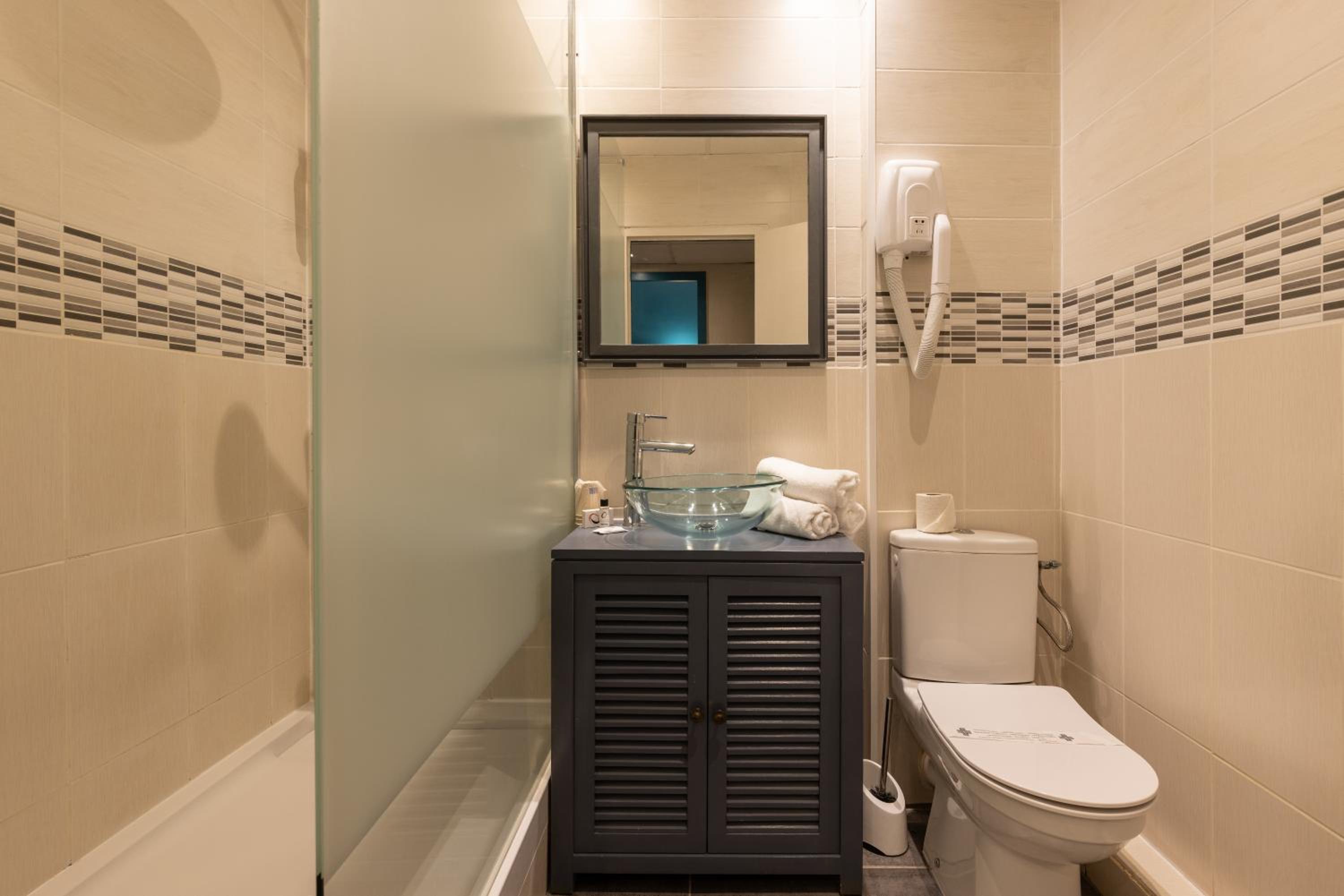 Comfort Triple Room with Air Conditioning - Photo 4