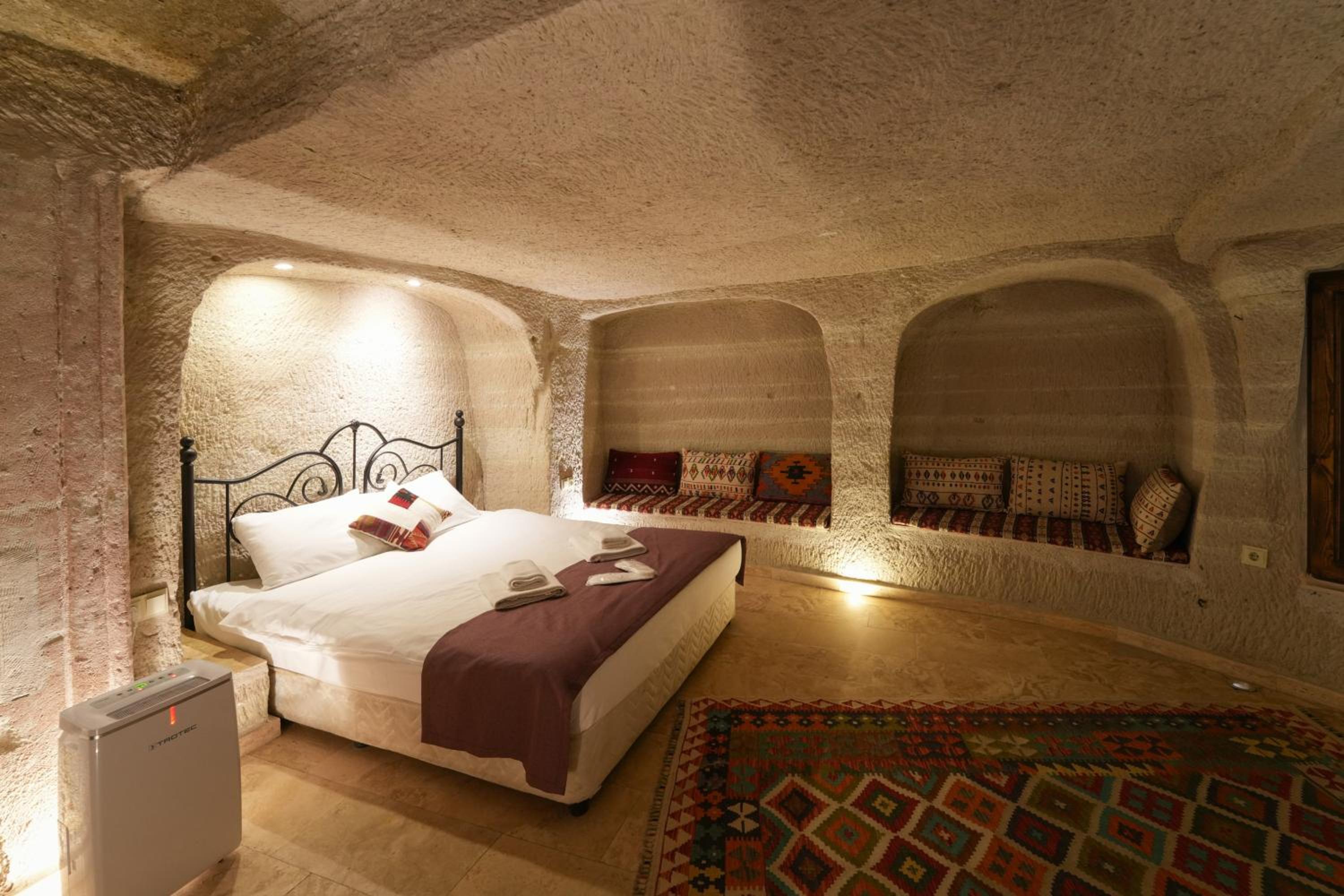 Cave Suite photo 2