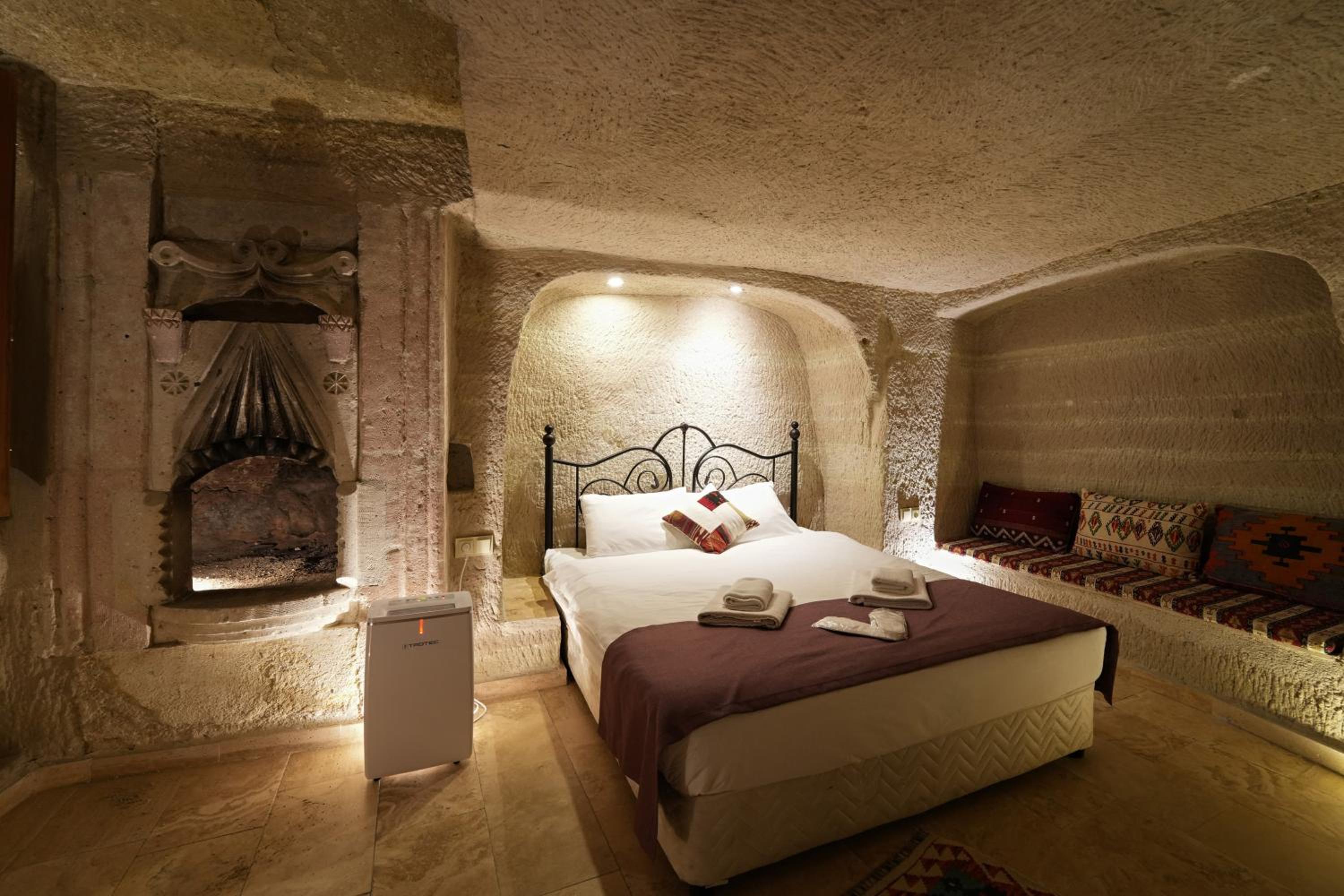 Cave Suite photo 3