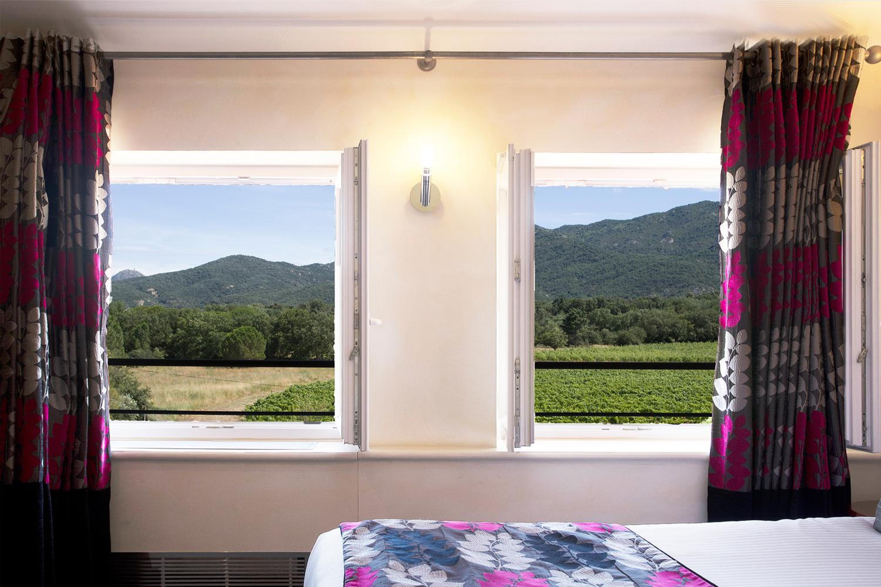 Suite with Mountain View photo 3