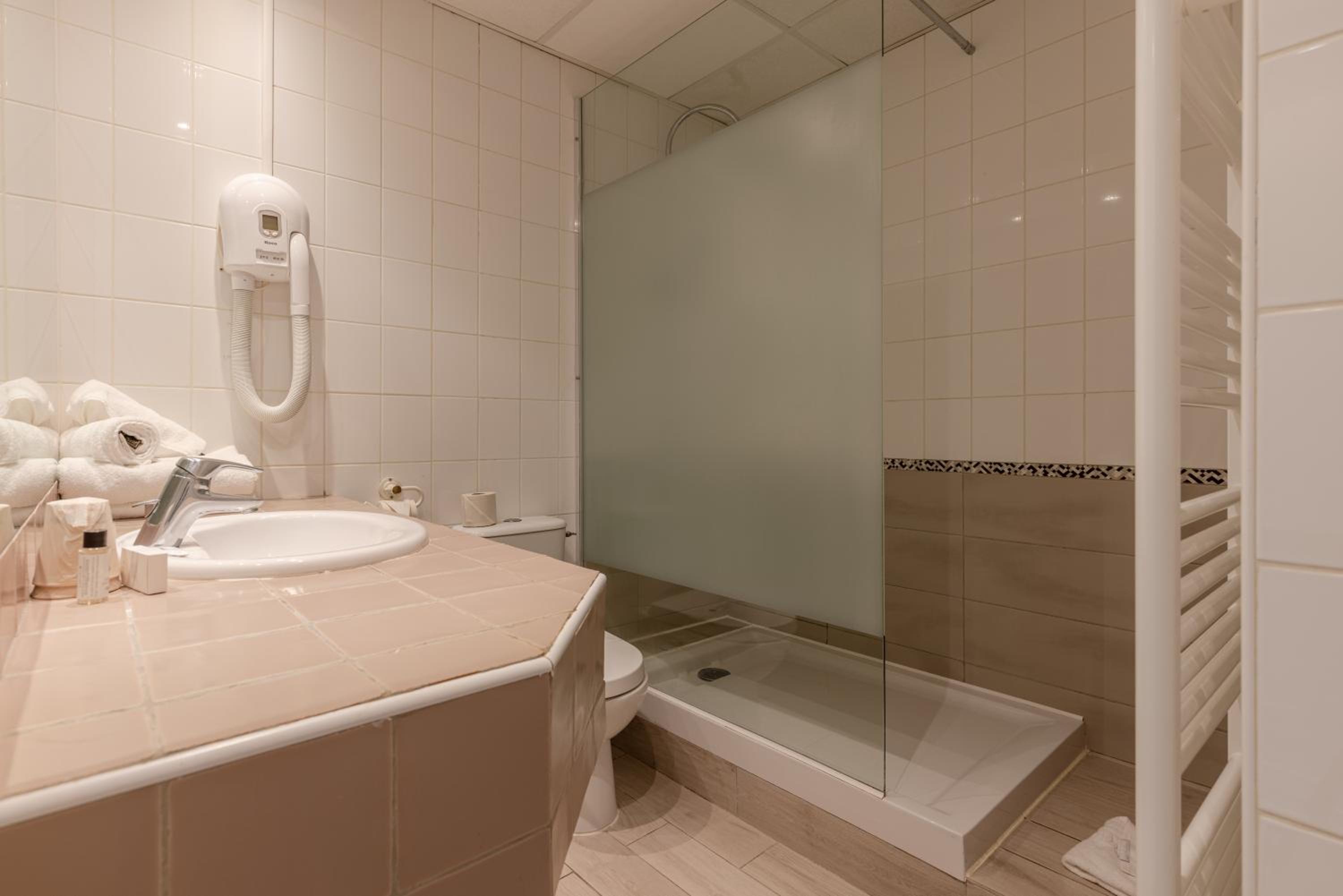 Comfort Double Room with Air Conditioning - Photo 14