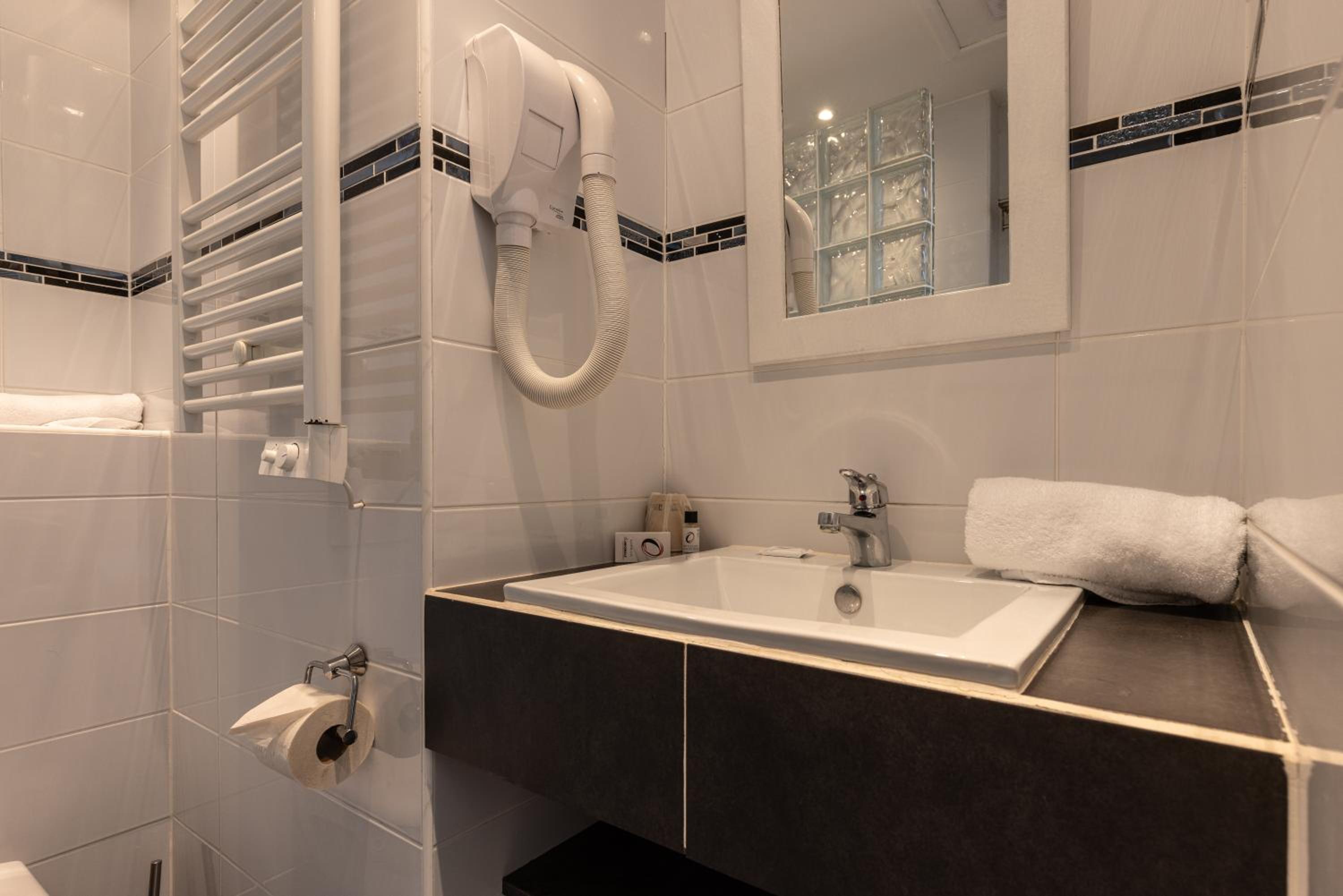 Standard Single Room with Air Conditioning photo 3