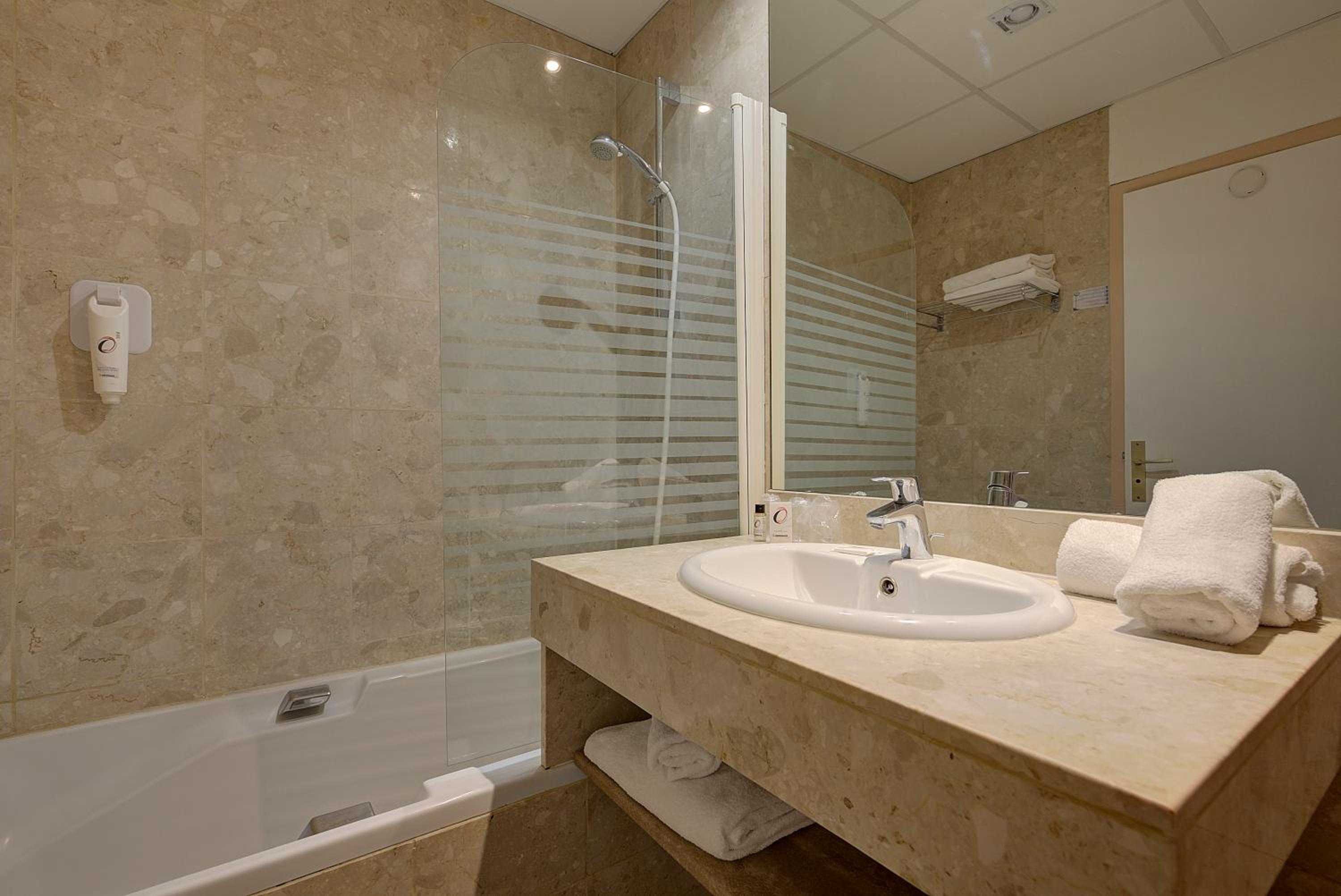 Comfort Triple Room with Air Conditioning - Photo 2