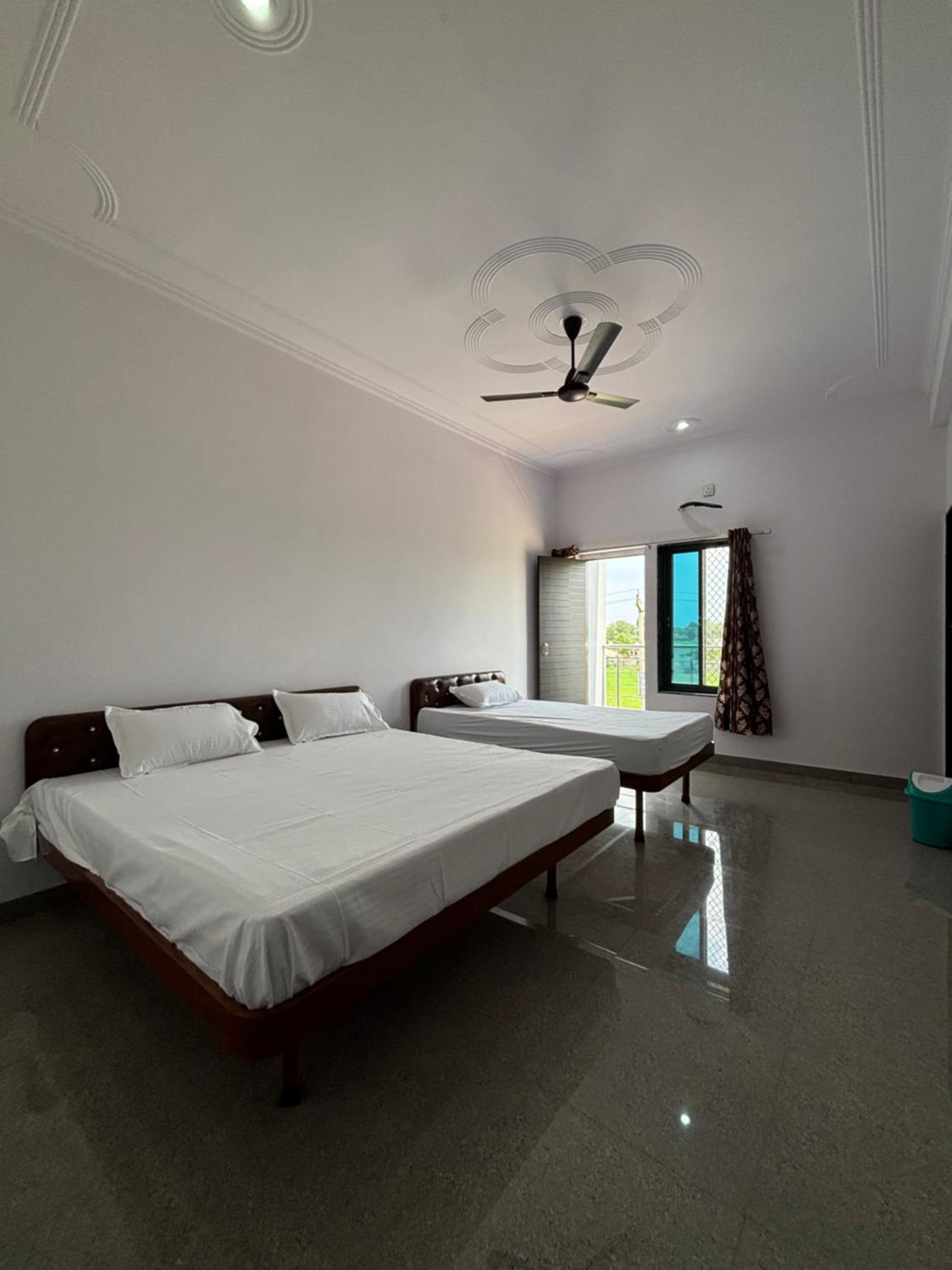 Triple Room with Balcony - Photo 2