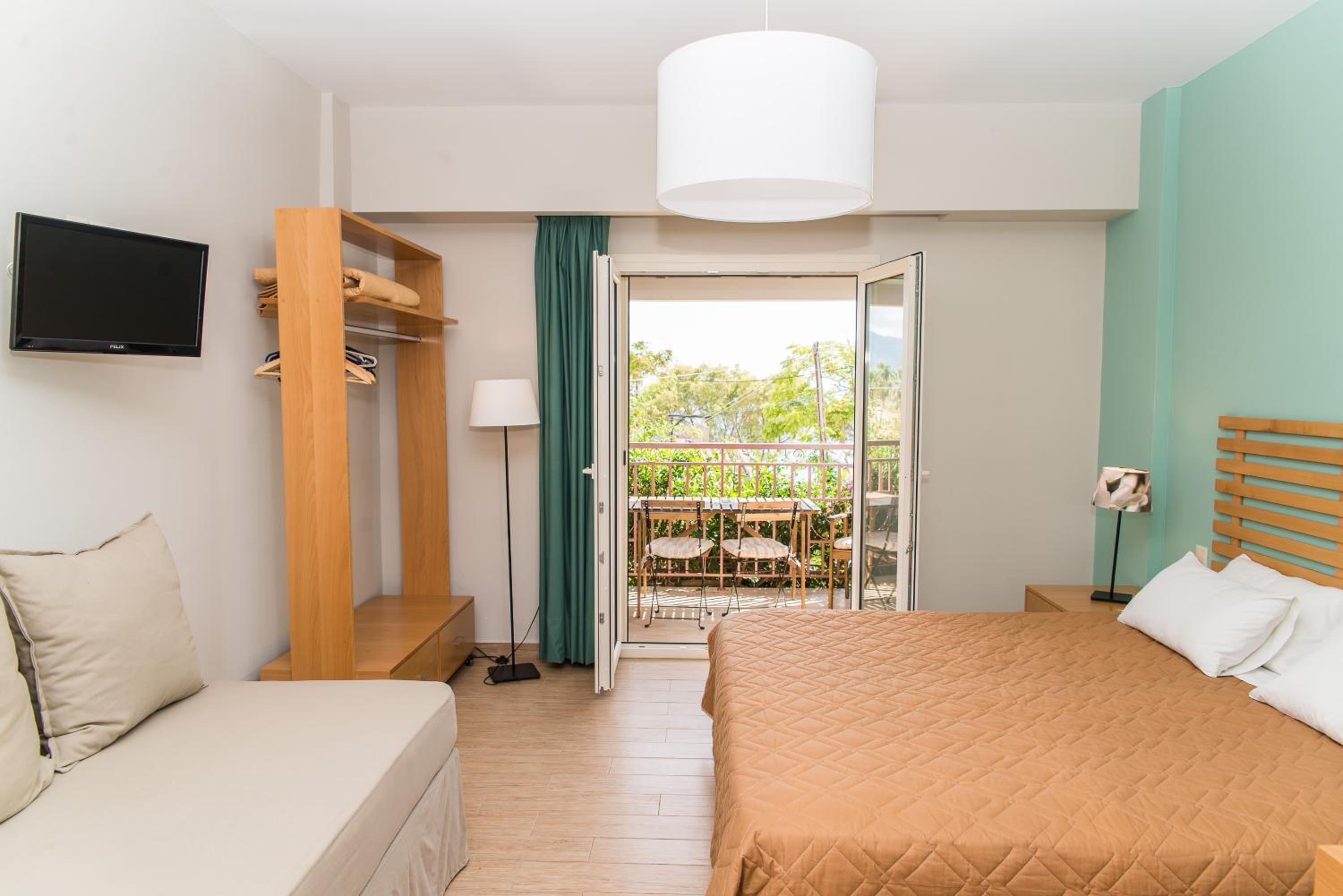 Superior Studio with Garden and Partial Sea View  photo 1