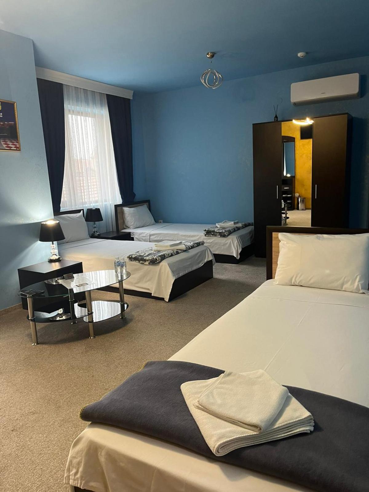 Triple Room with Terrace photo 2