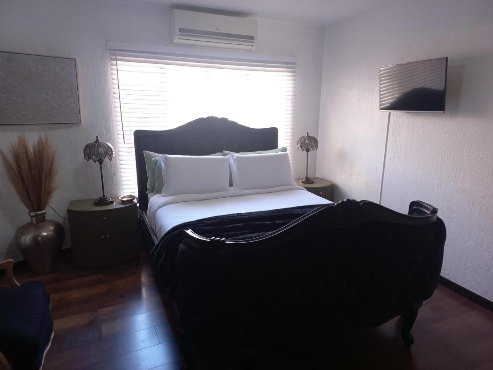 Deluxe Queen Suite photo 1