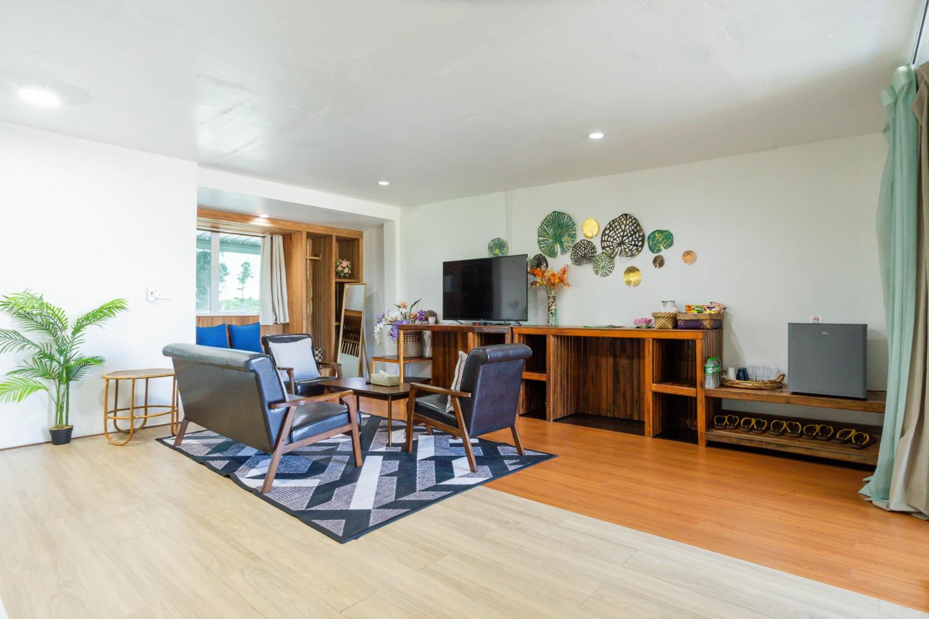 Deluxe Family Room - Photo 5