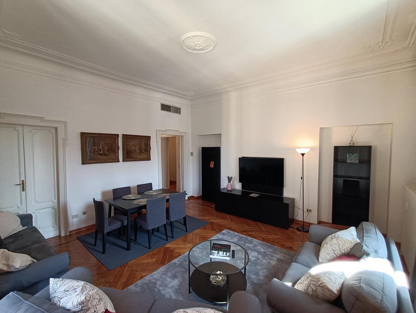 Three-Bedroom Apartment - Corso Italia 68