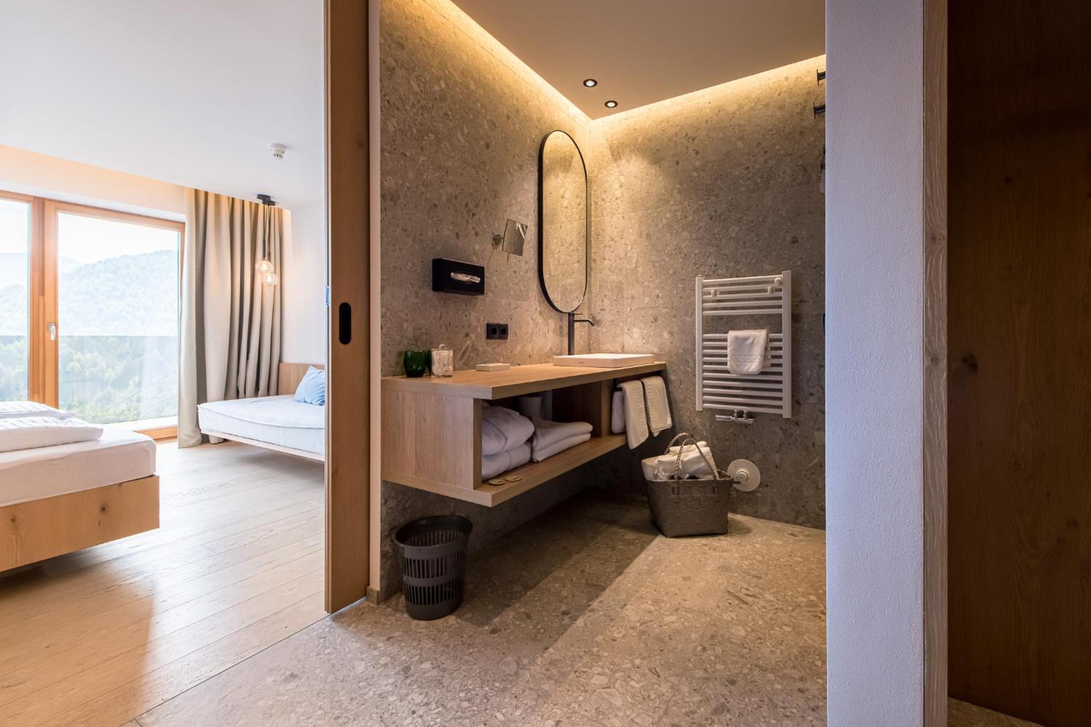 Deluxe Double Room with Mountain View photo 3