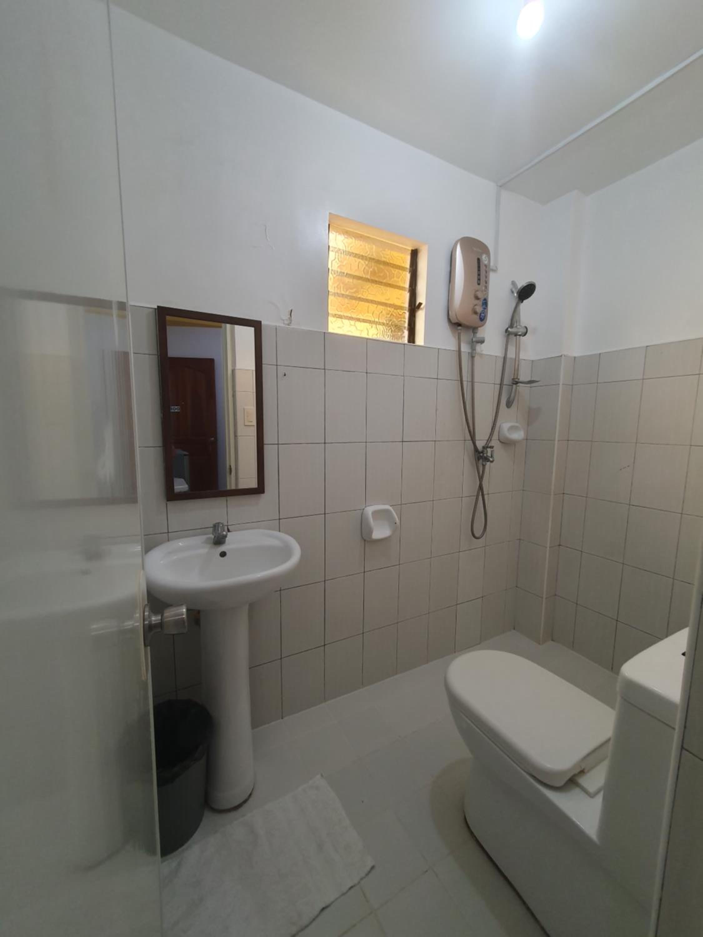 6-Bed Mixed Dormitory Room photo 2