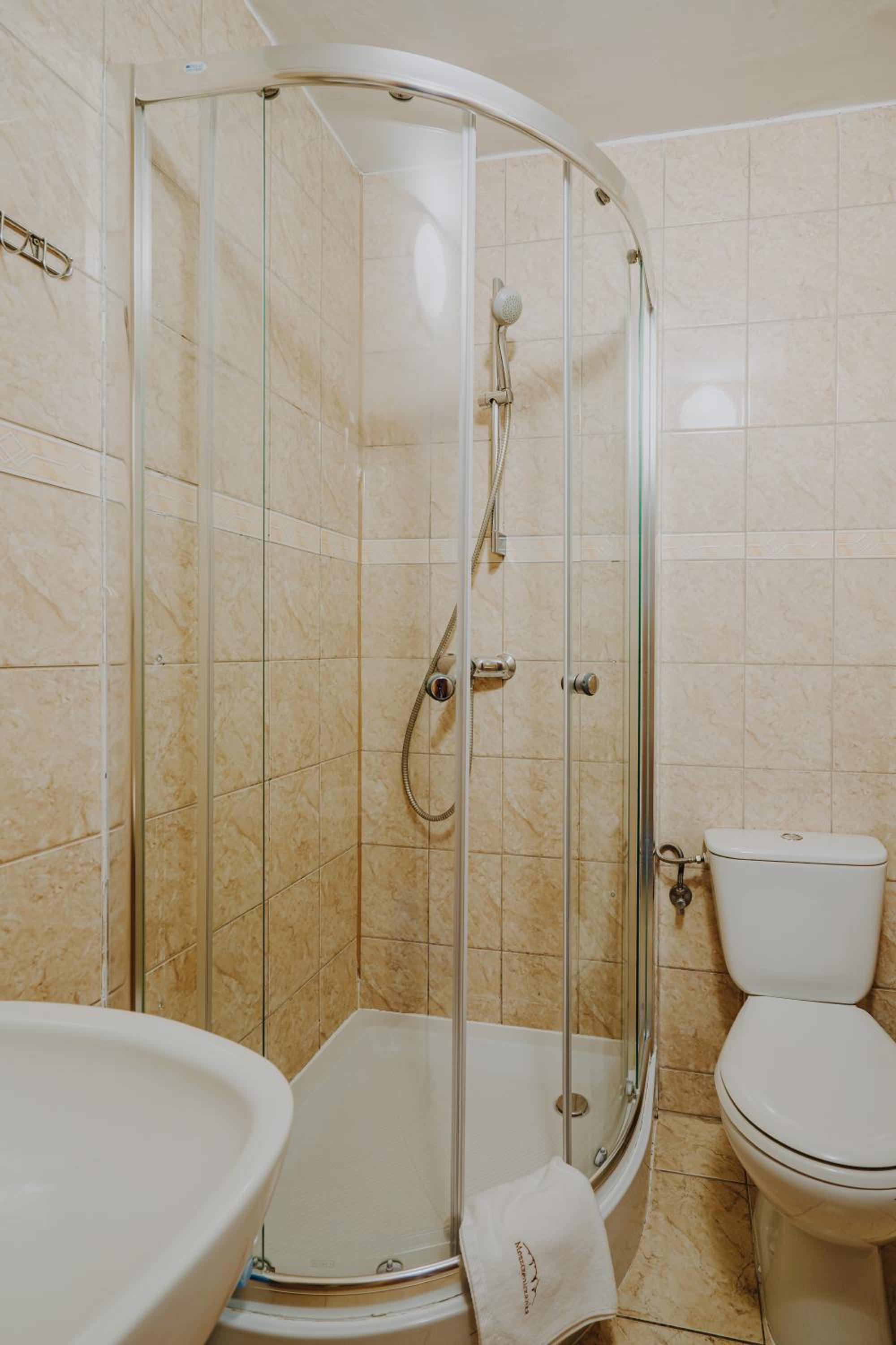 Double Room with Private Bathroom - Photo 4