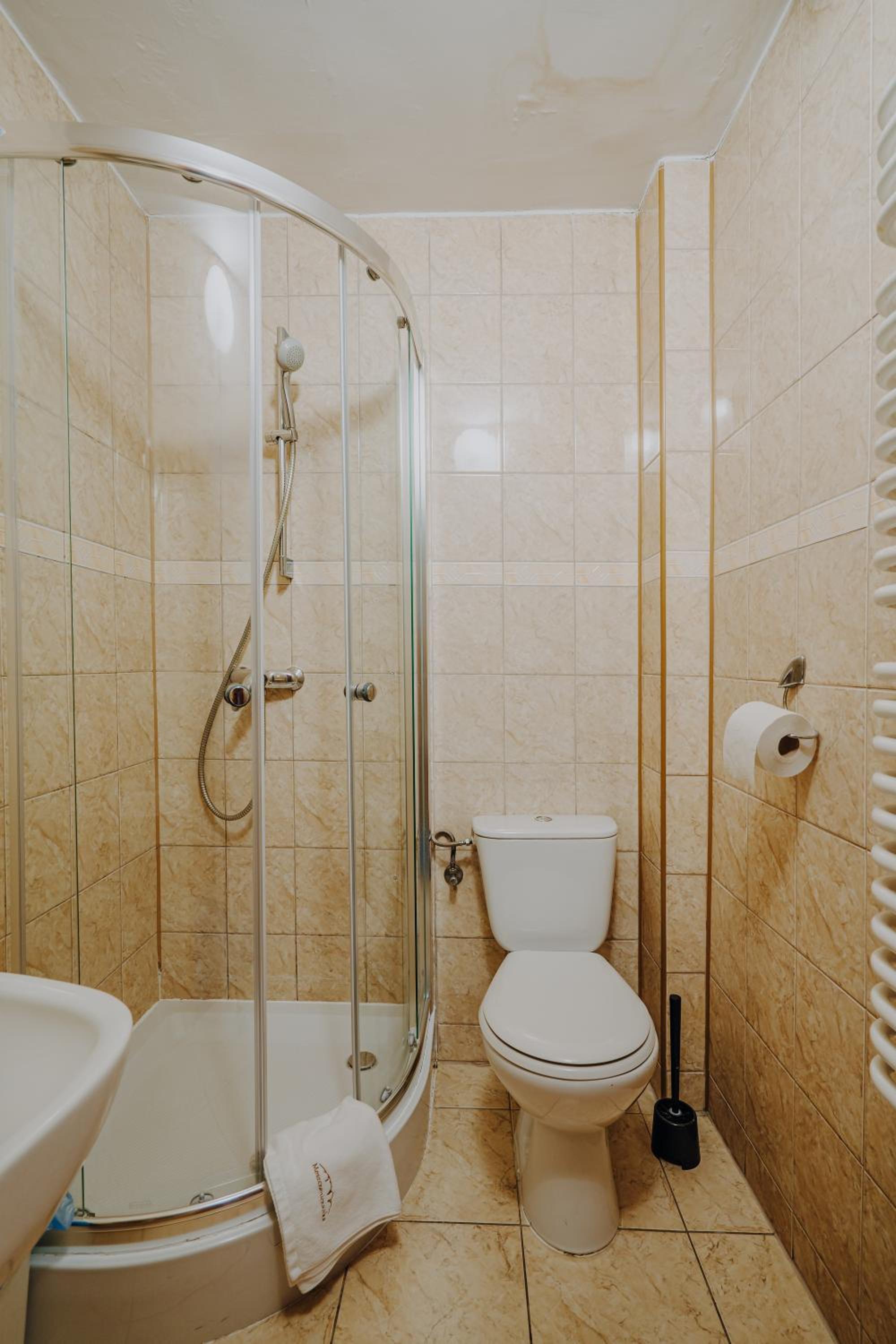 Double Room with Private Bathroom - Photo 3