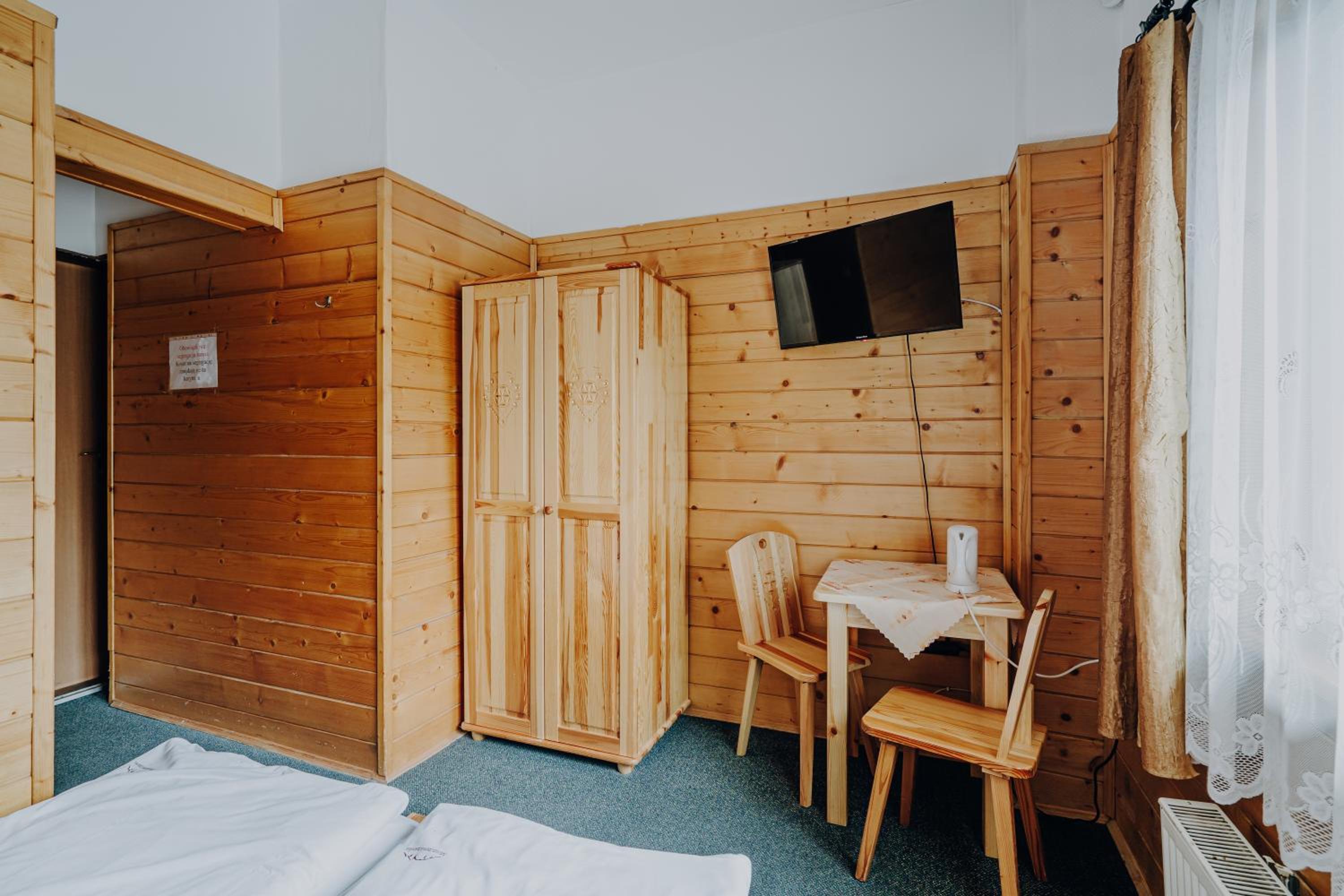Double Room with Private Bathroom - Photo 8
