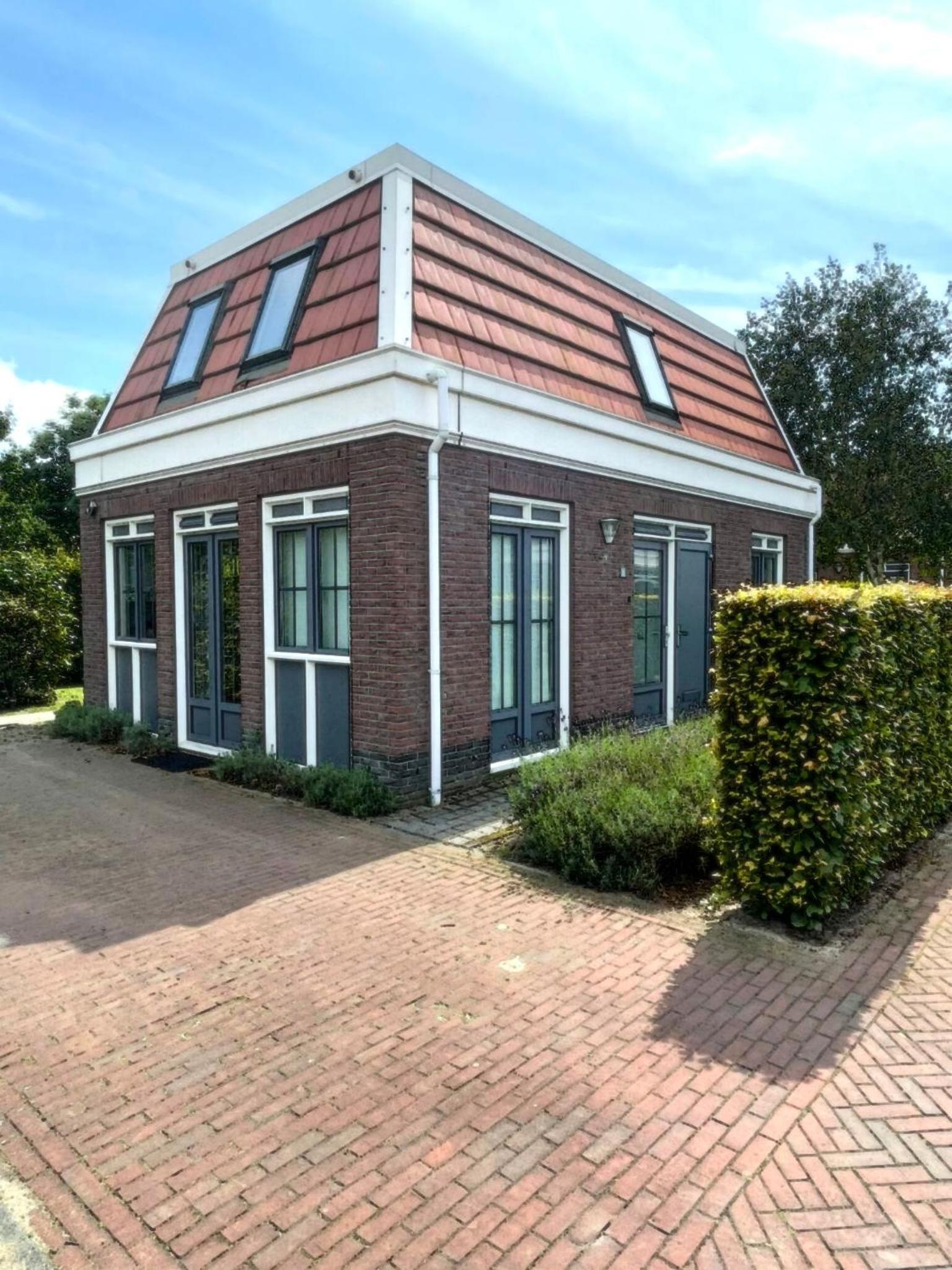 Three-Bedroom House photo 3
