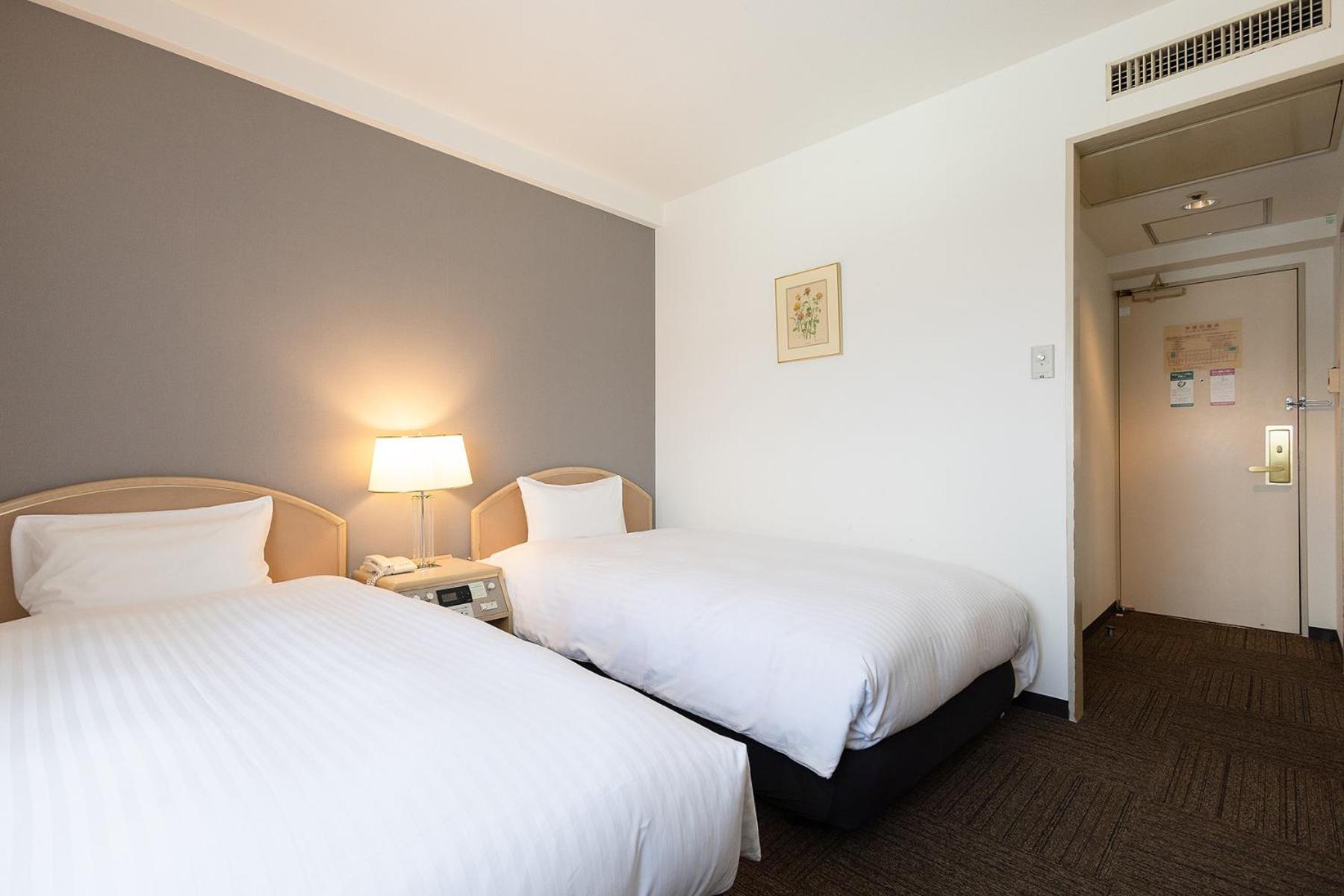 Twin Room - Non-Smoking - Photo 5