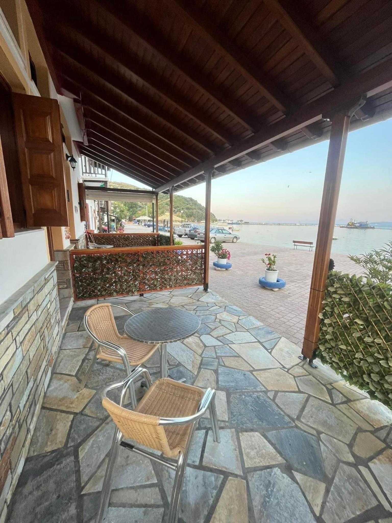 Deluxe Double or Twin Room with Sea View photo 2
