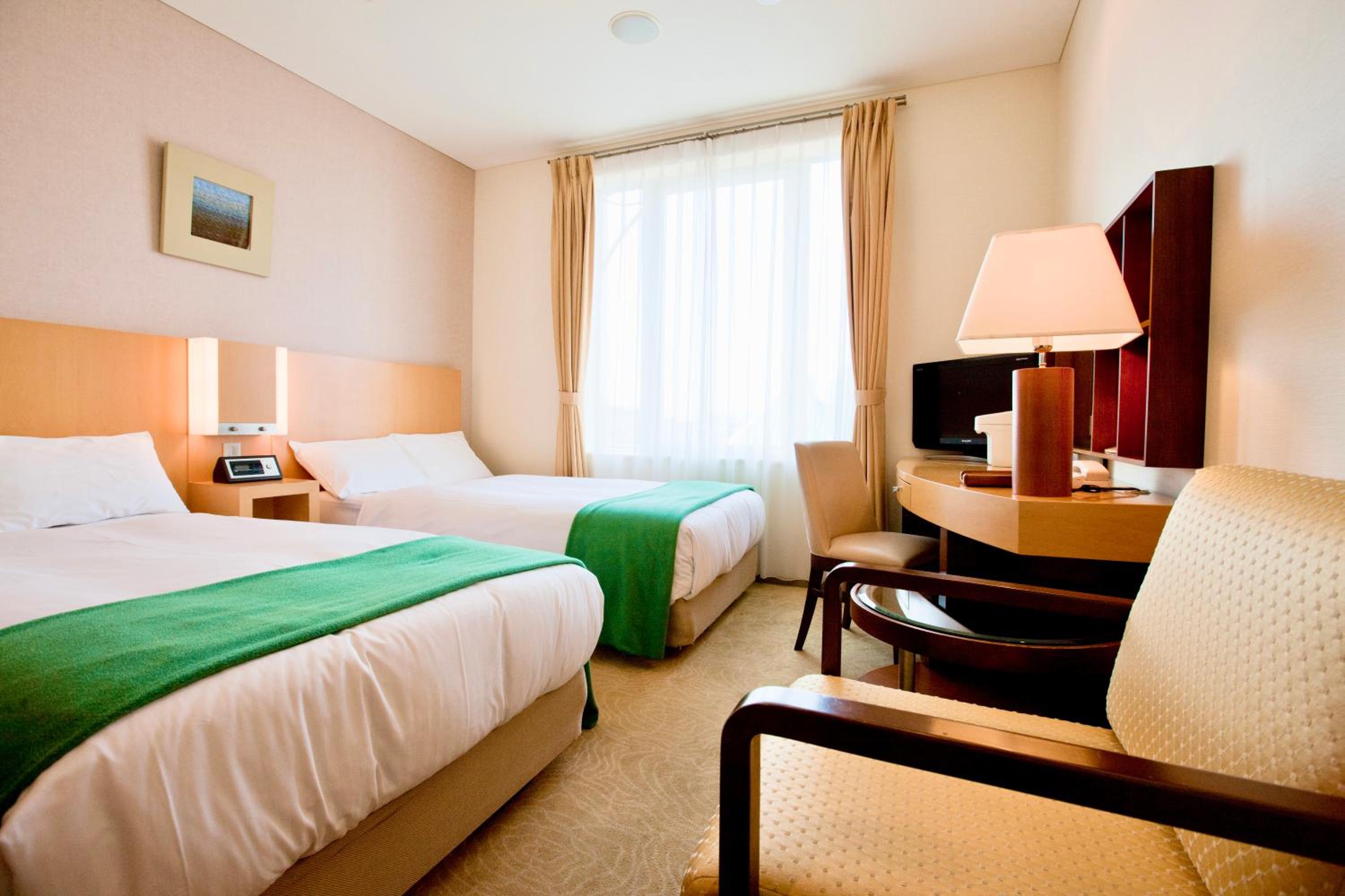 Twin Room - Non-Smoking photo 2