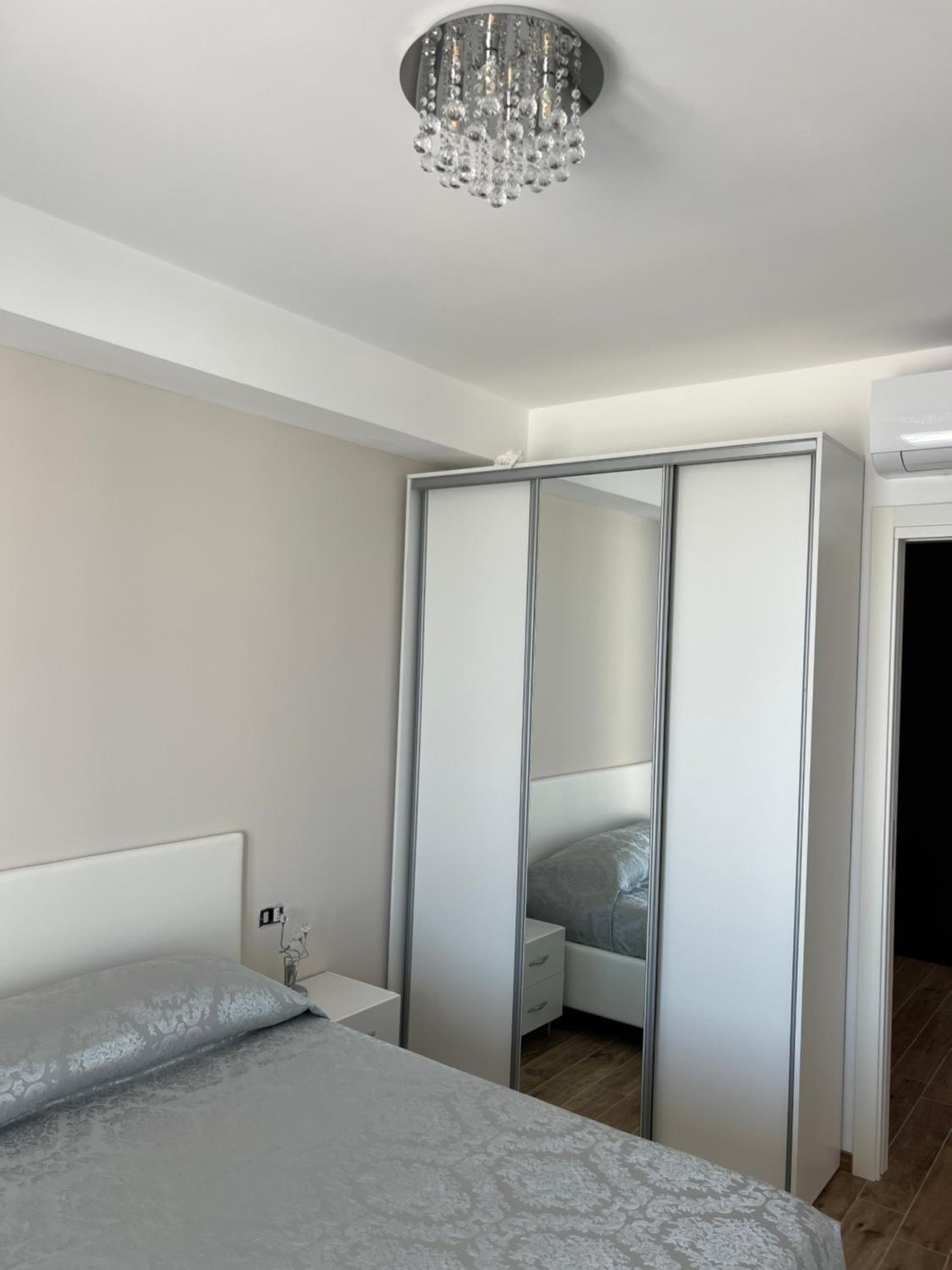 One-Bedroom Apartment with Sea View and Terrace photo 3