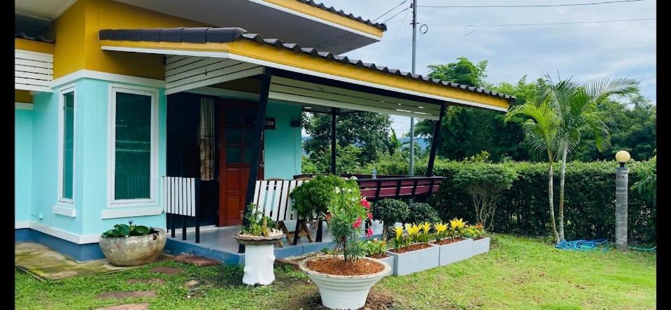 Family Bungalow with Mountain View - Photo 10
