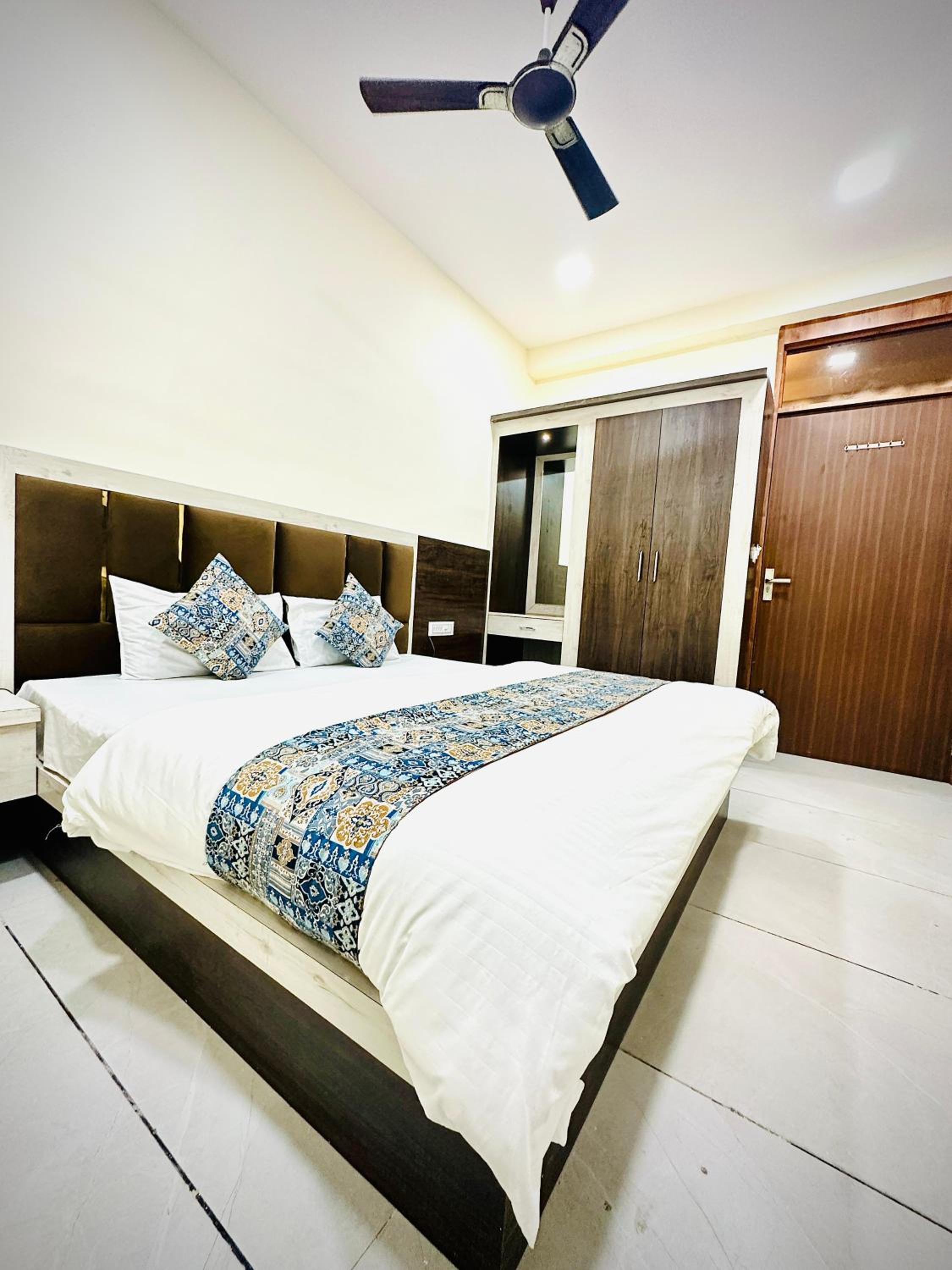Standard Double Room With Fan photo 1