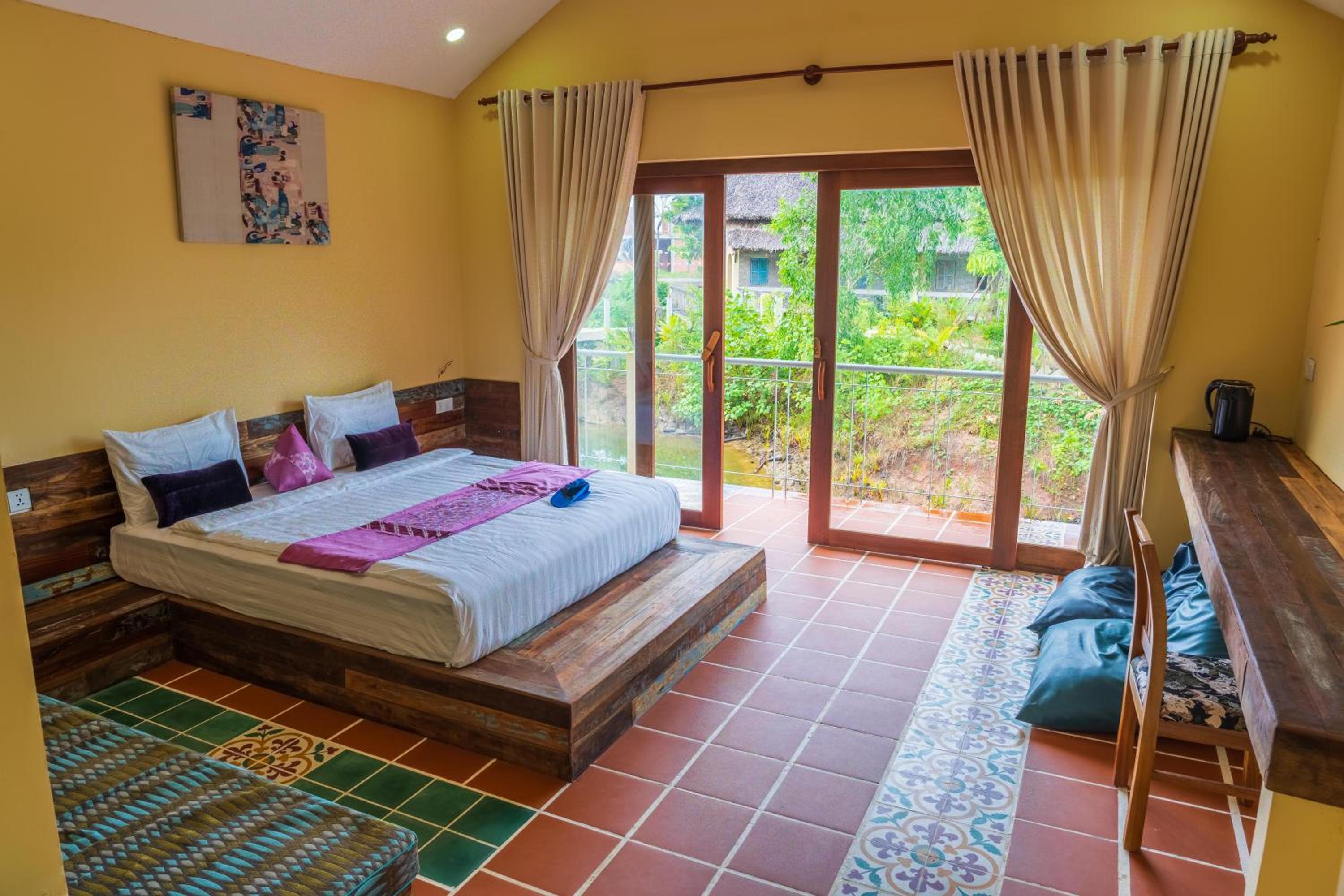 Bungalow With Garden View photo 3